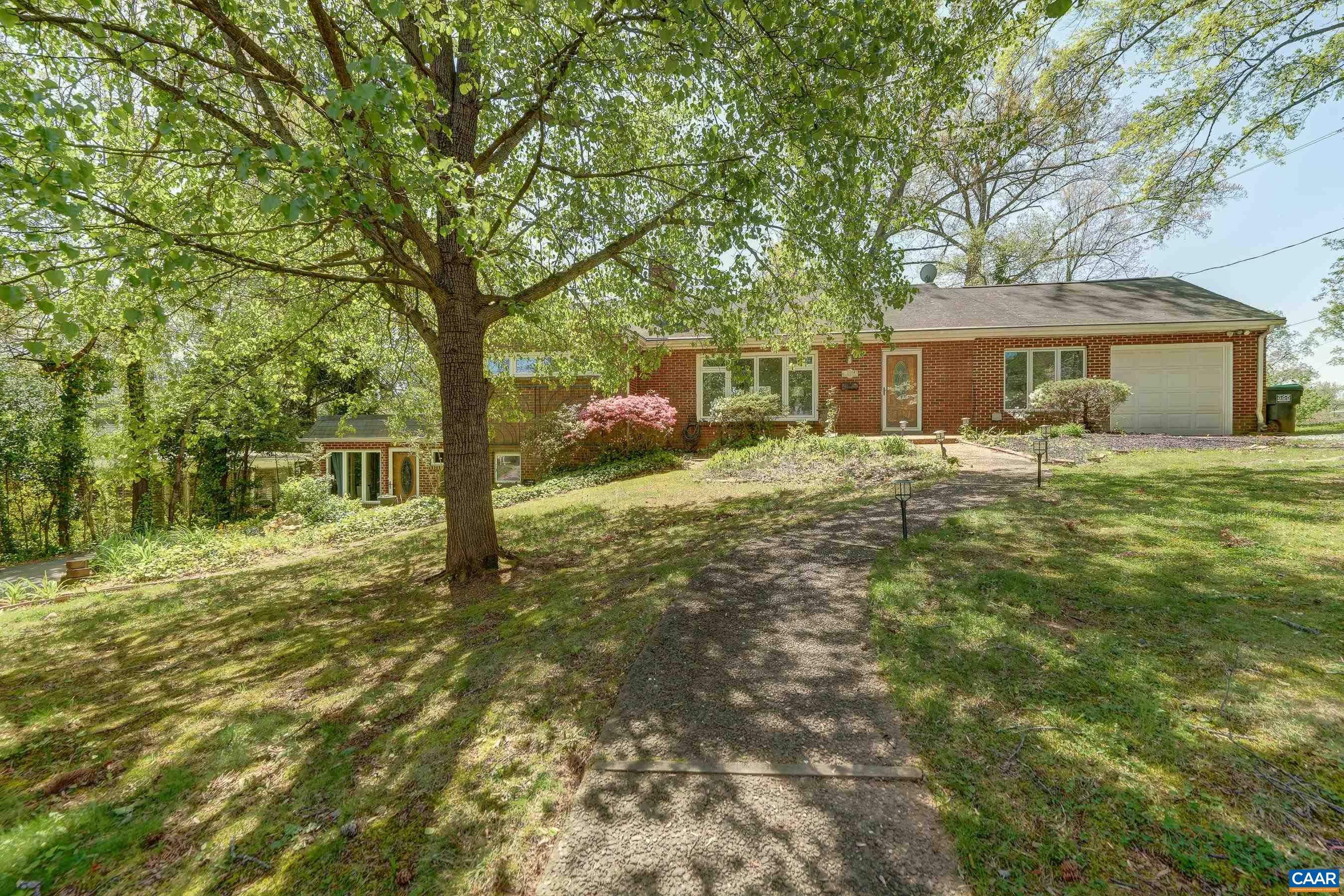 1514 WESTWOOD RD Unit: A and B