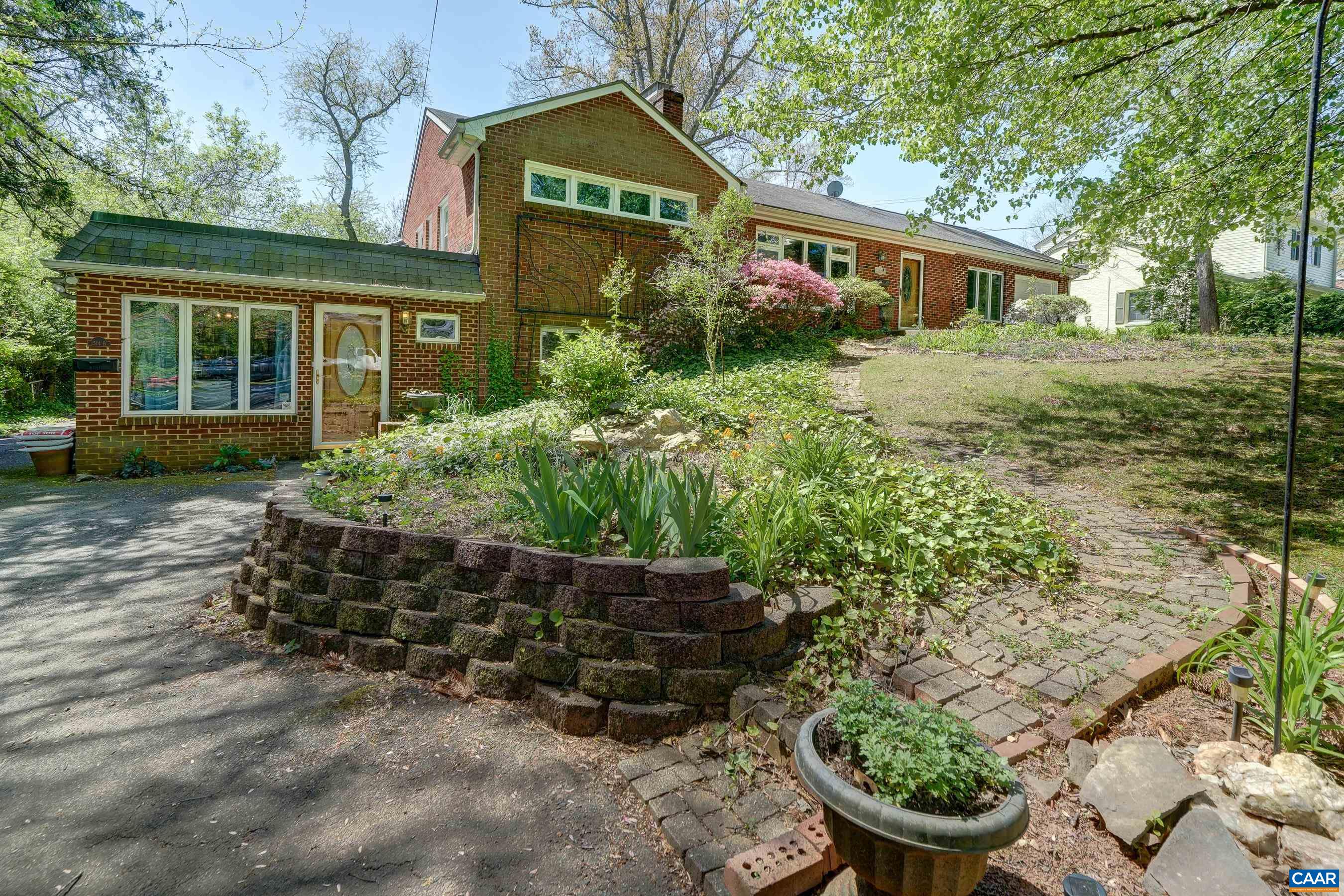 1514 WESTWOOD RD Unit: A and B