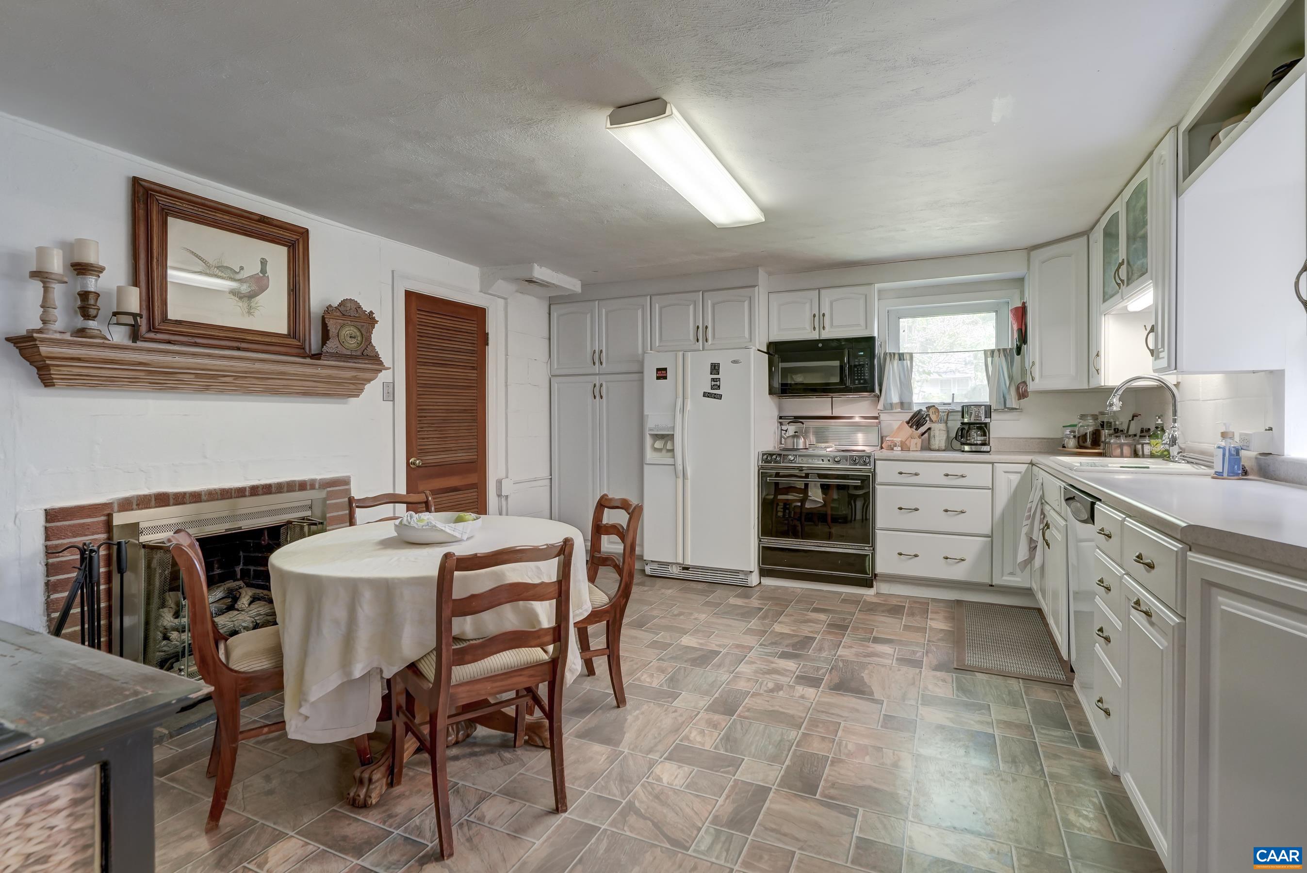 1514 WESTWOOD RD Unit: A and B