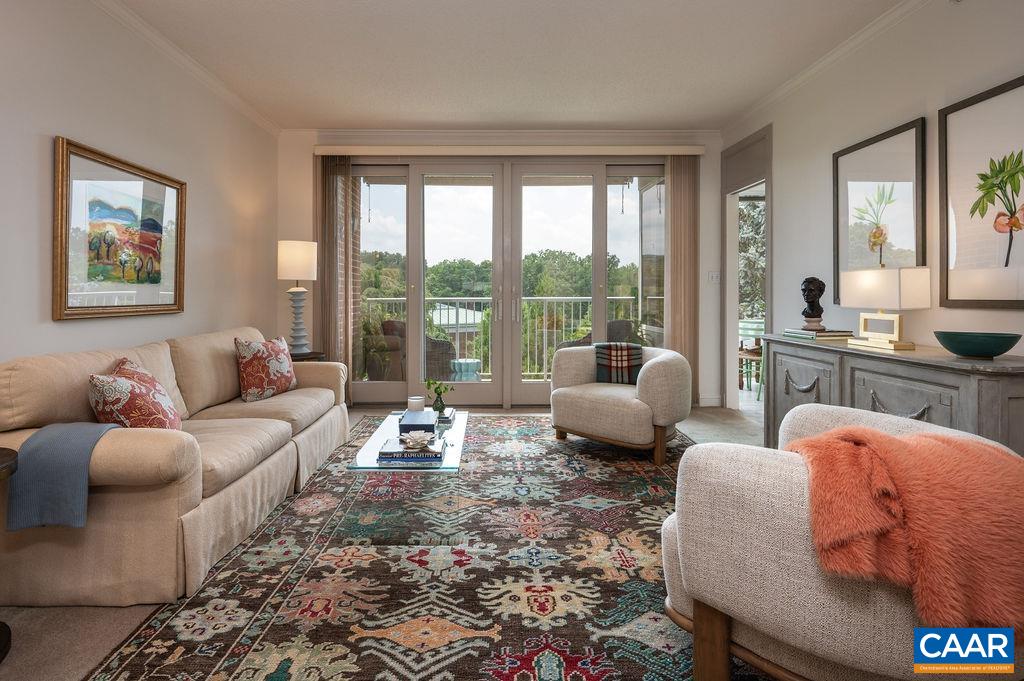 500 CRESTWOOD DR Unit: 2203