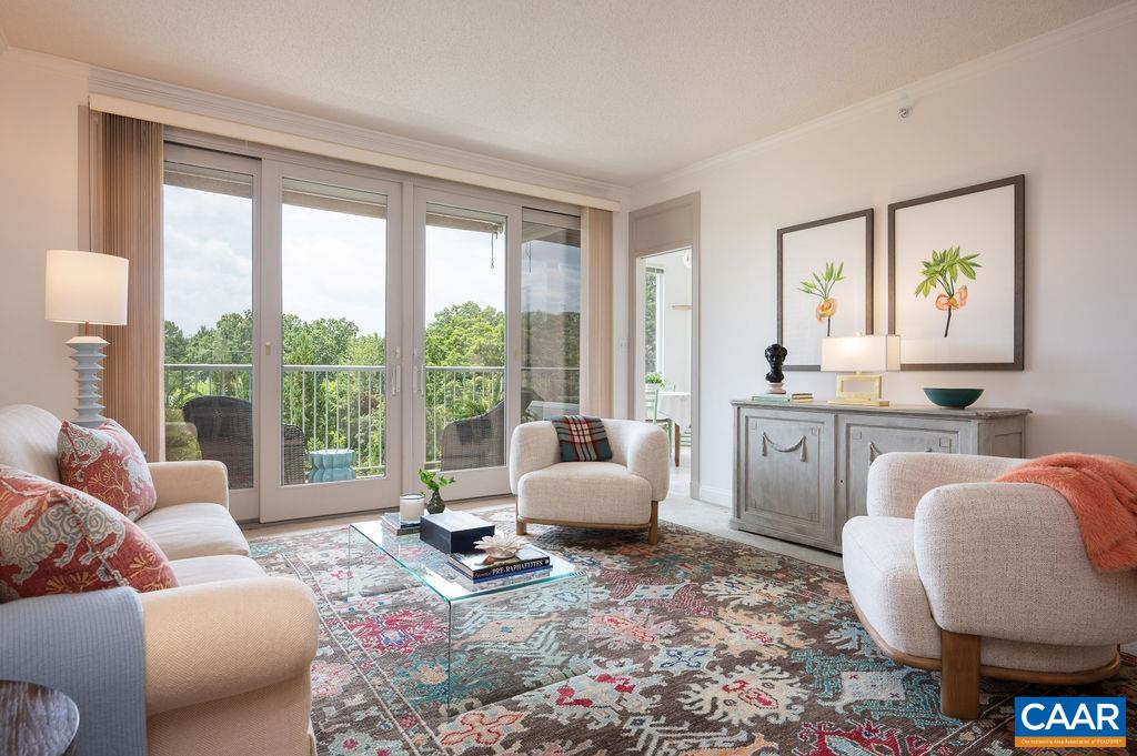 500 CRESTWOOD DR Unit: 2203