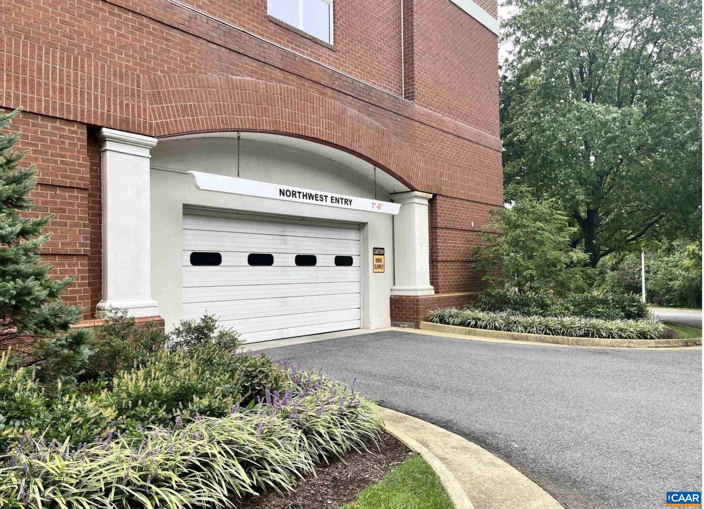 500 CRESTWOOD DR Unit: 2203