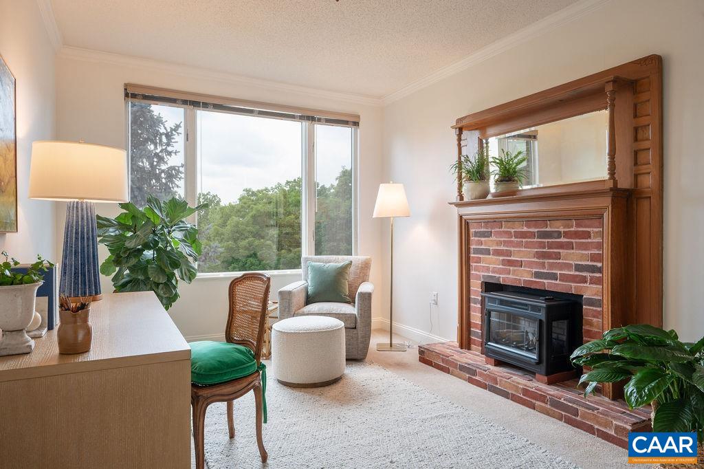 500 CRESTWOOD DR Unit: 2203