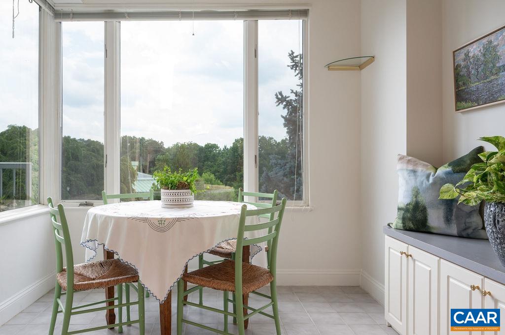 500 CRESTWOOD DR Unit: 2203