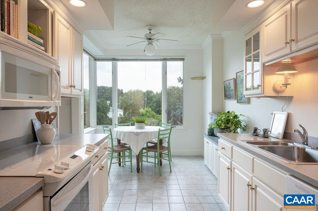 500 CRESTWOOD DR Unit: 2203