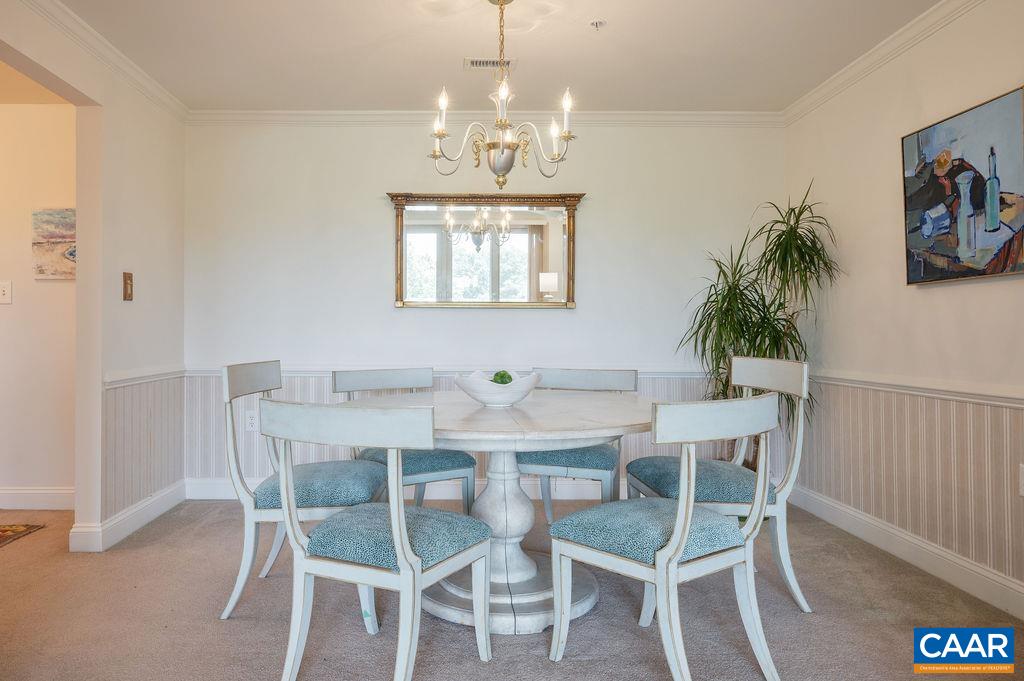 500 CRESTWOOD DR Unit: 2203