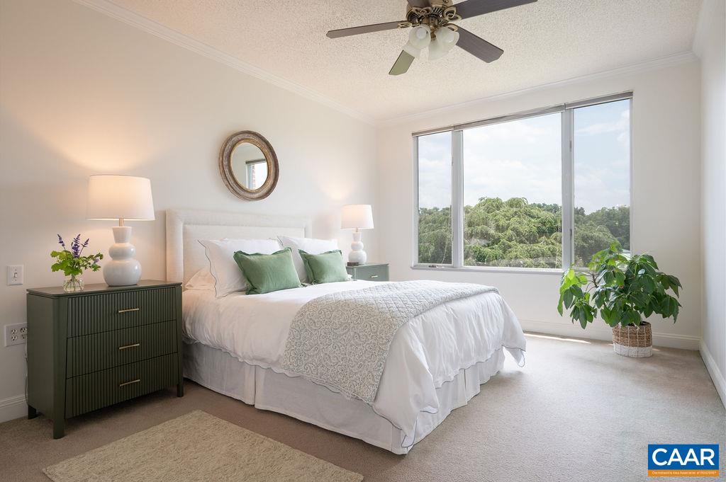 500 CRESTWOOD DR Unit: 2203