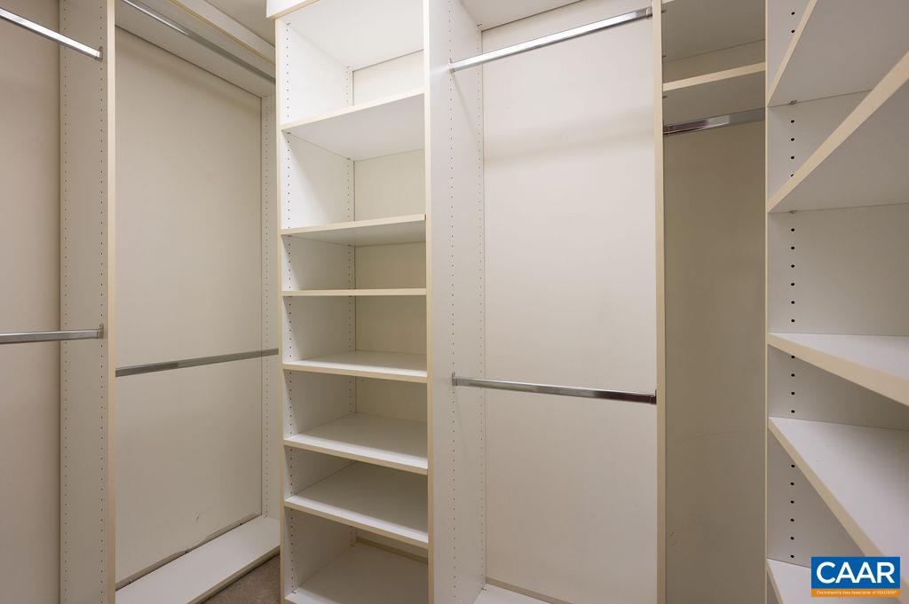 500 CRESTWOOD DR Unit: 2203