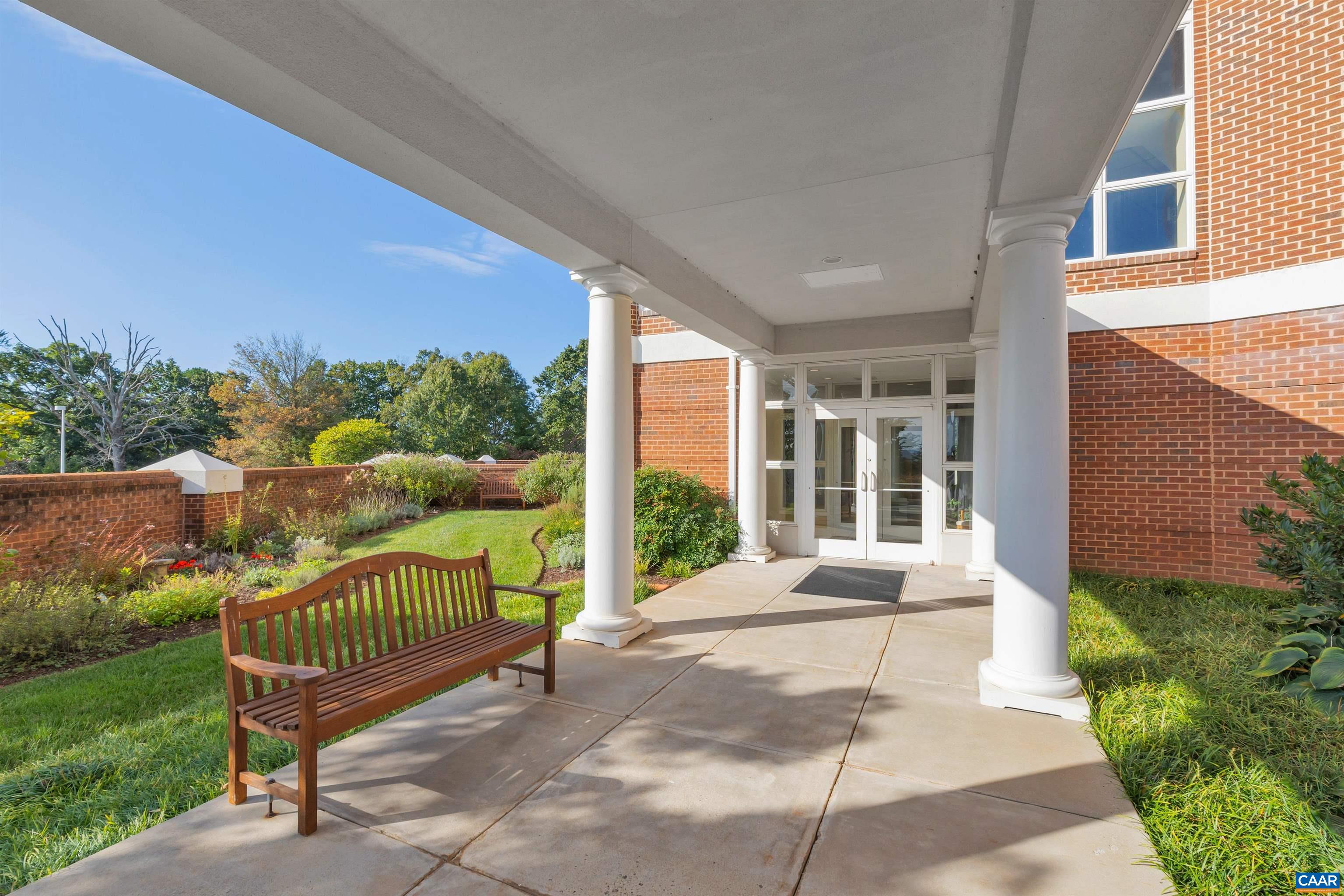 500 CRESTWOOD DR Unit: 2203