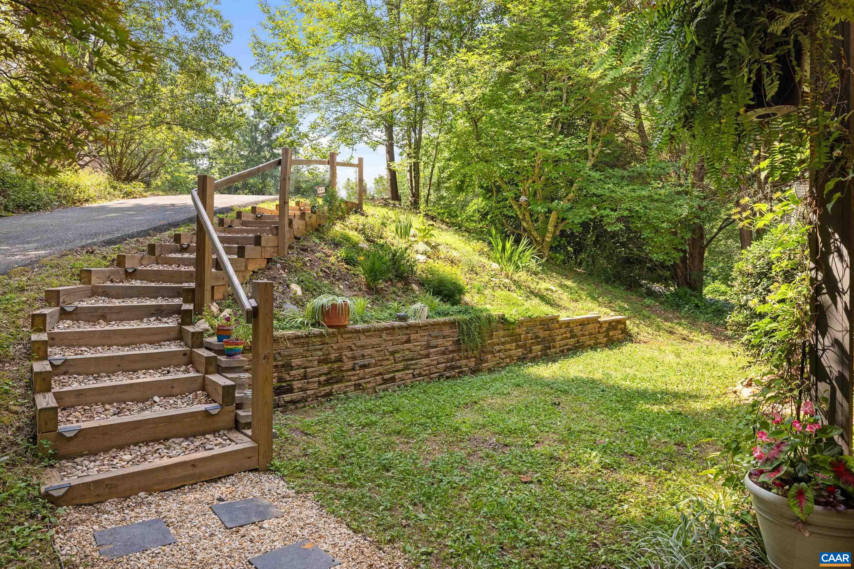 295 HOMESTEAD LN