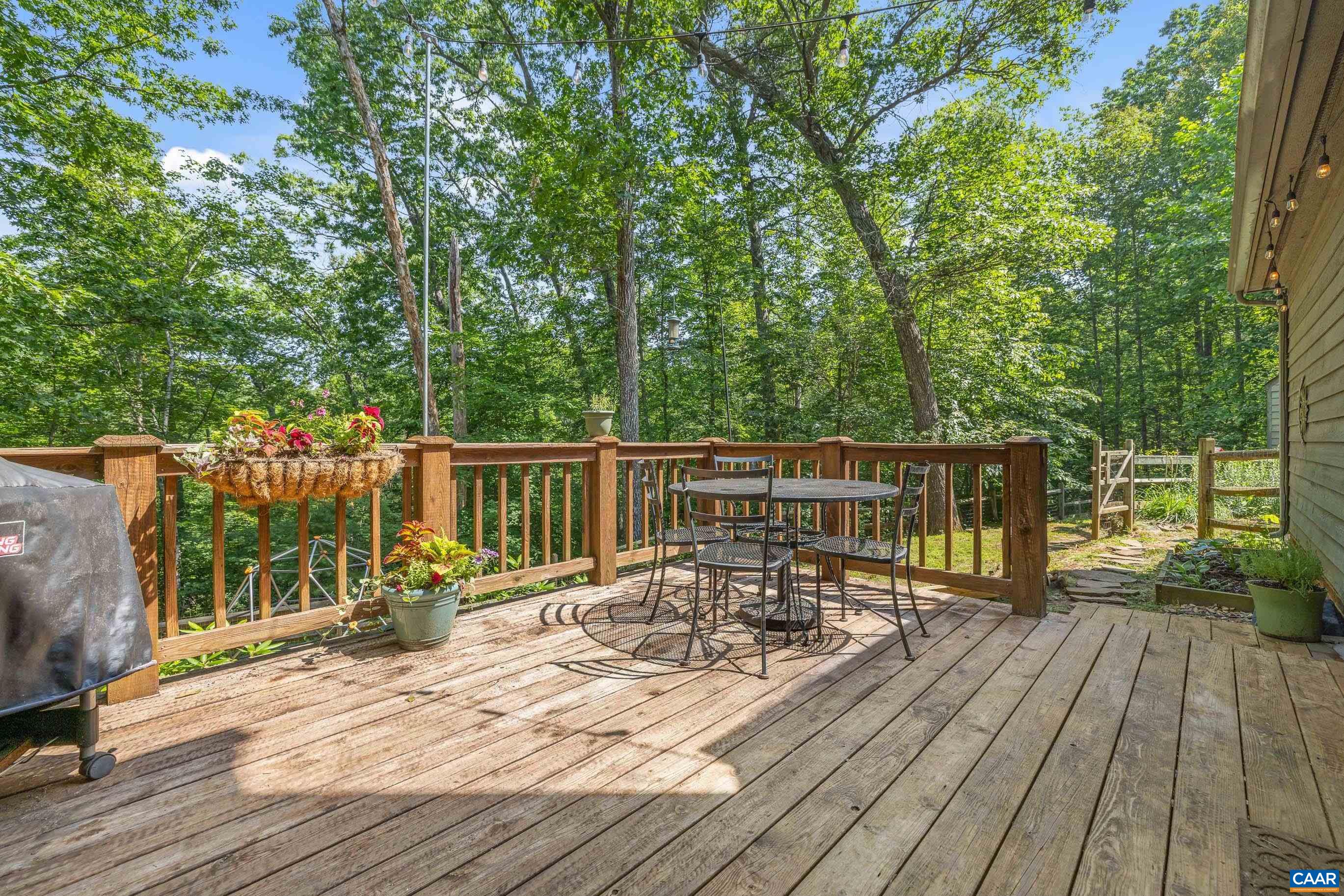295 HOMESTEAD LN
