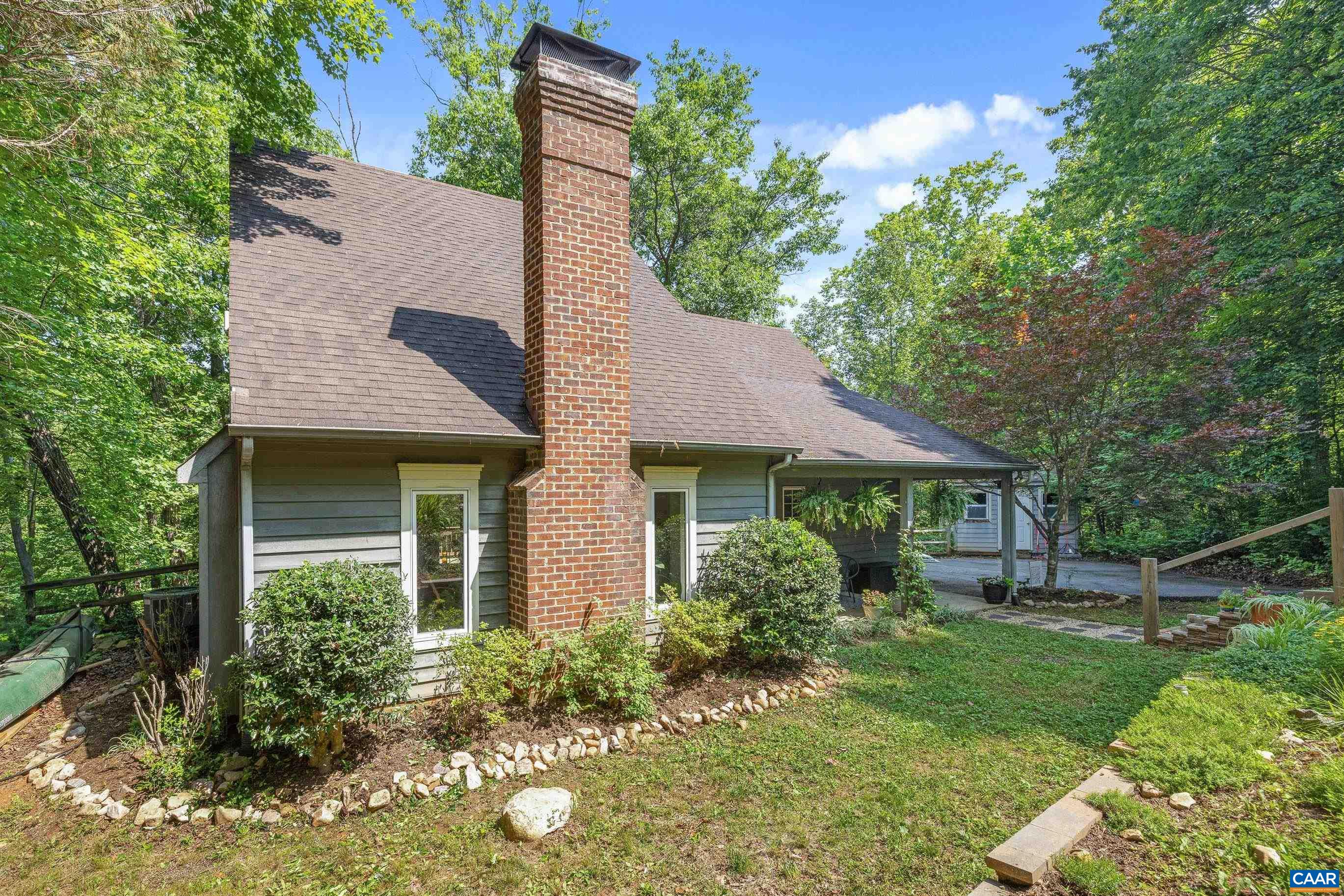 295 HOMESTEAD LN