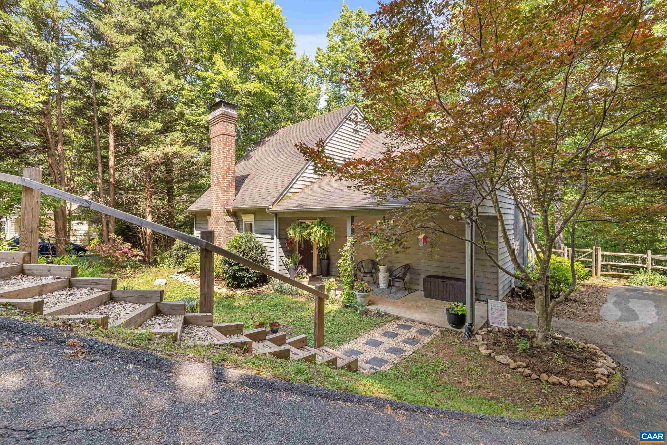 295 HOMESTEAD LN