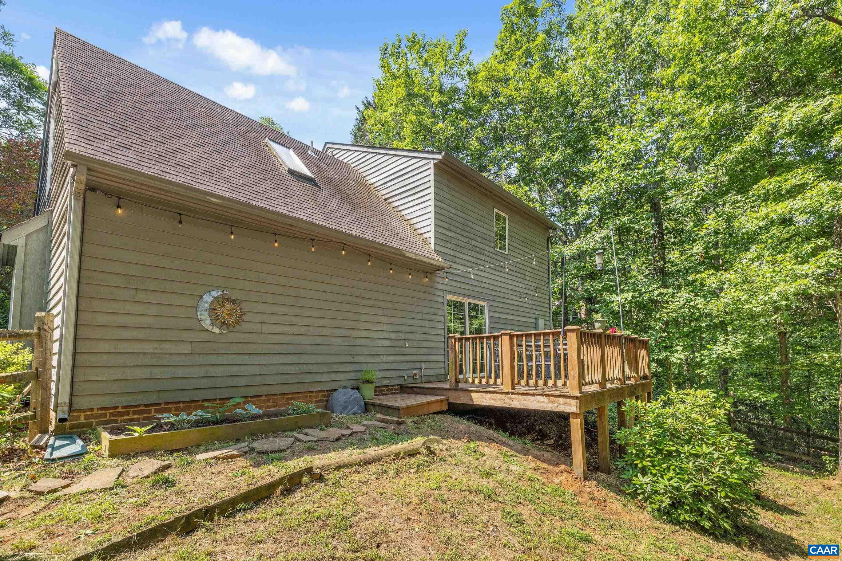 295 HOMESTEAD LN