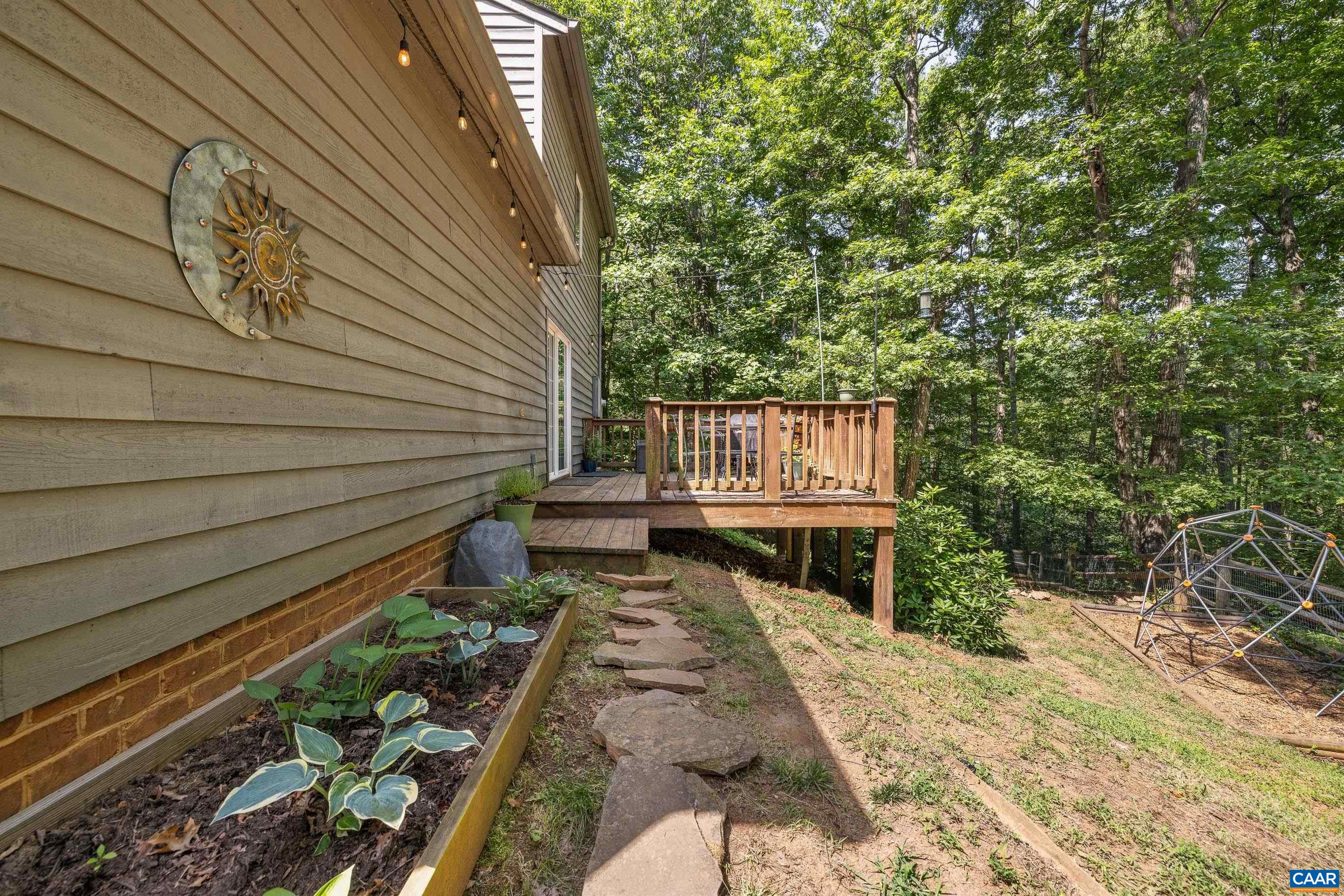 295 HOMESTEAD LN