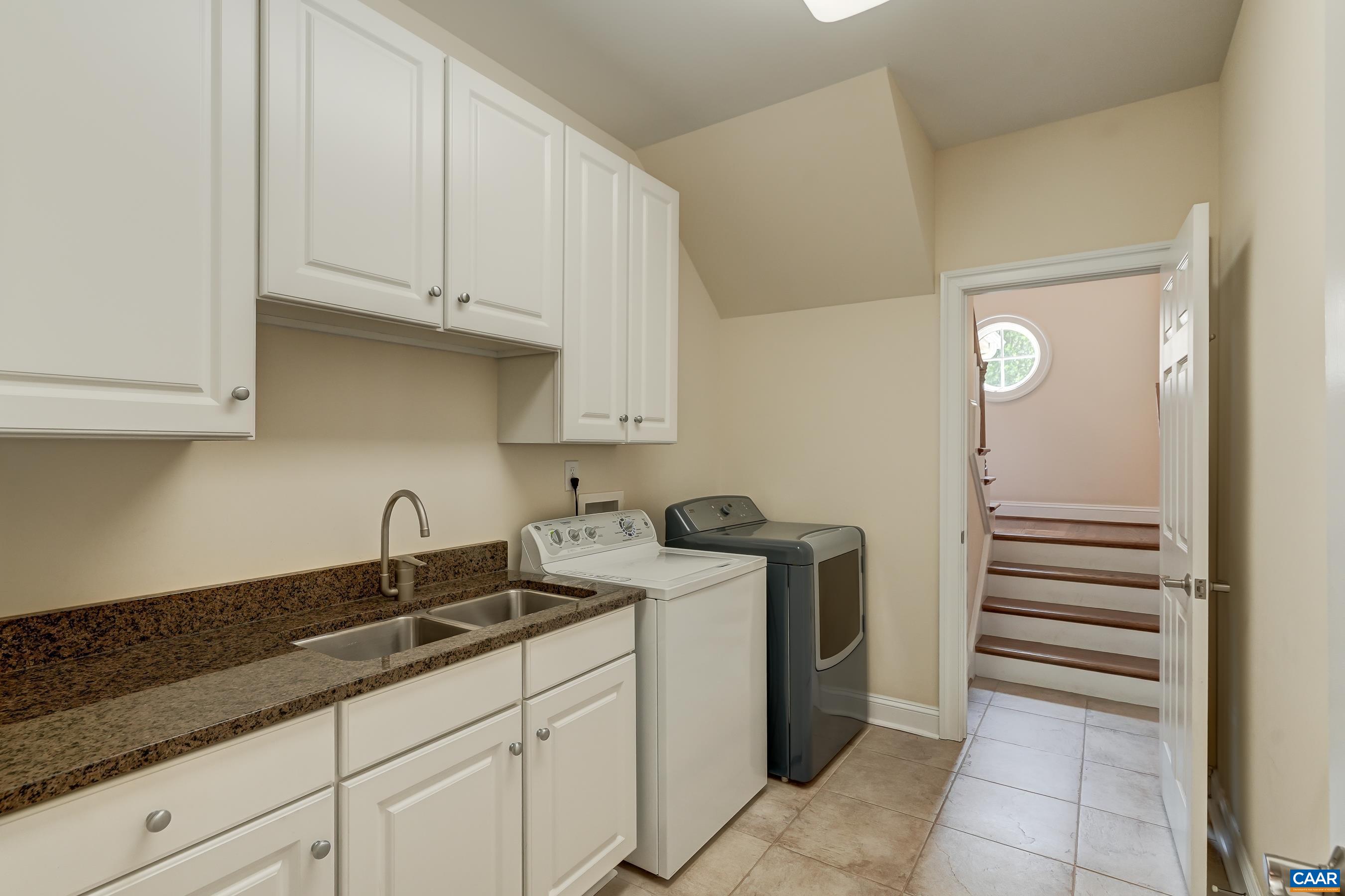 455 FOXDALE LN