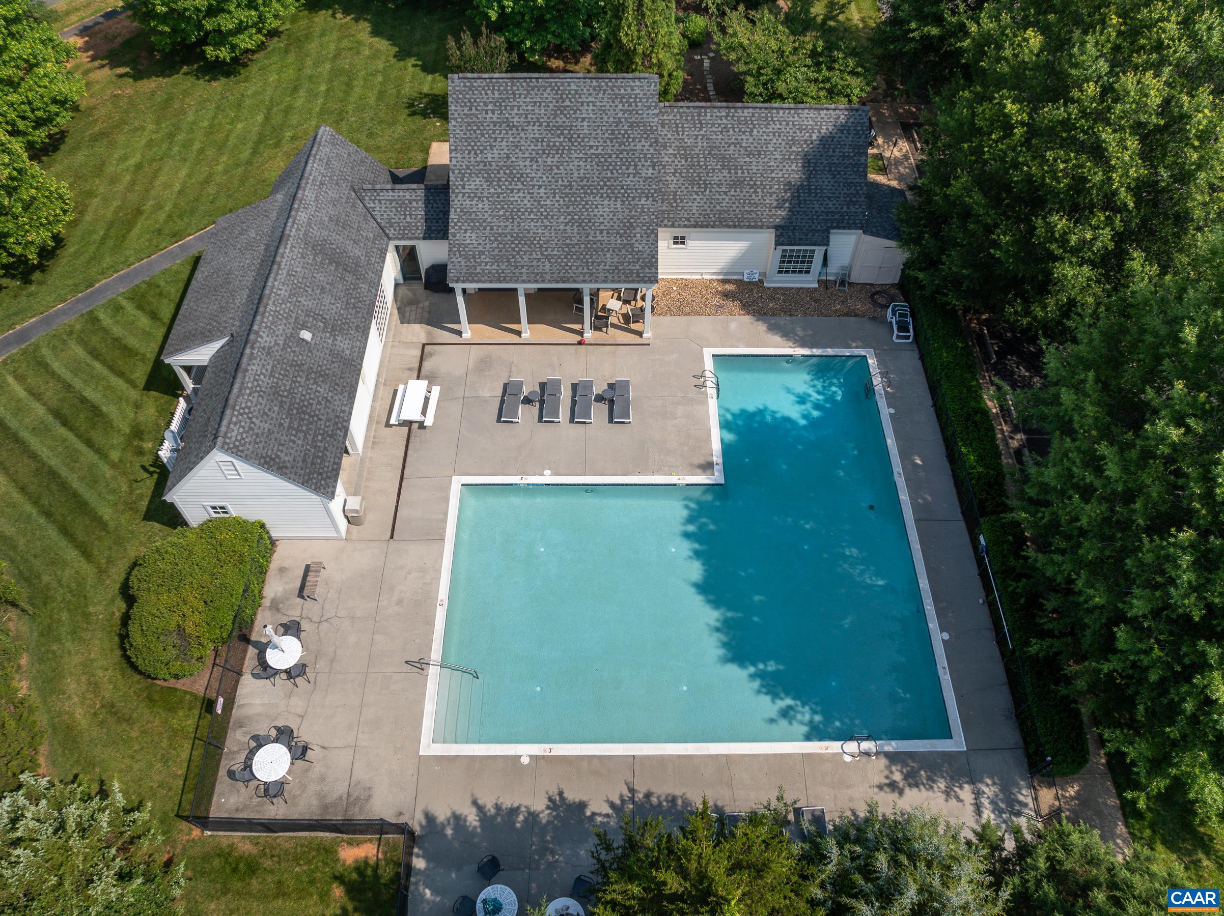 455 FOXDALE LN