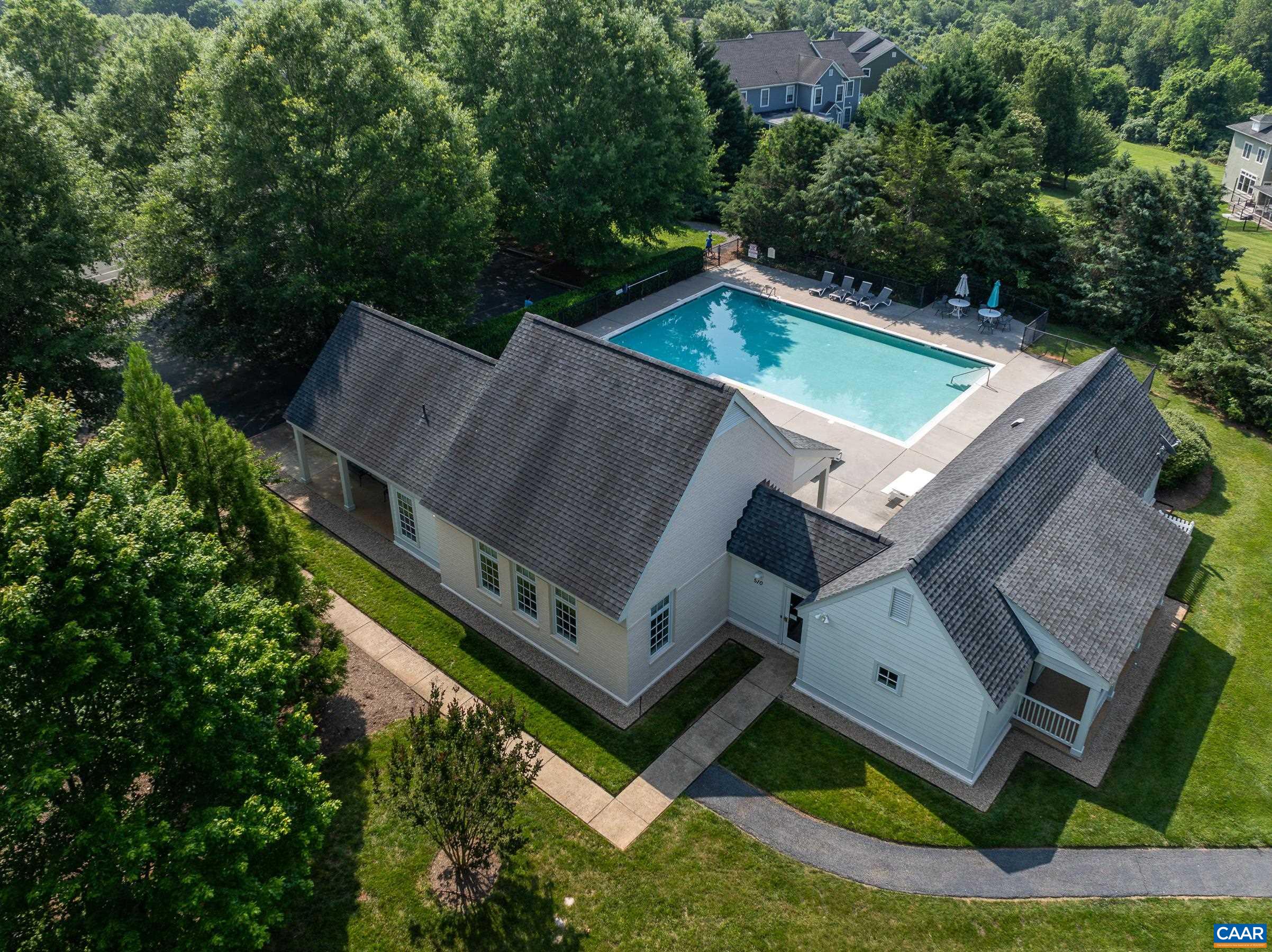 455 FOXDALE LN