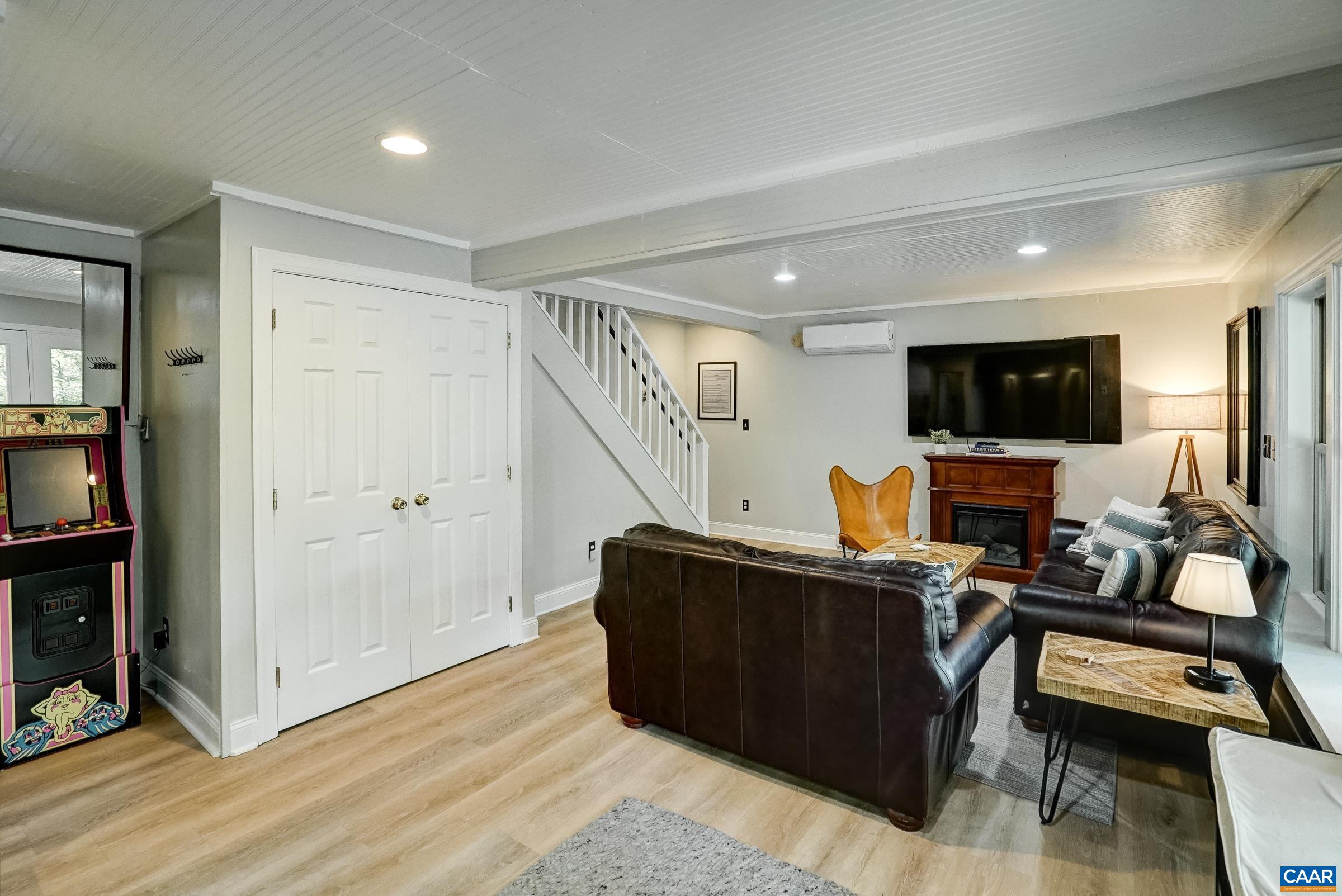 973 LAUREL SPRINGS DR