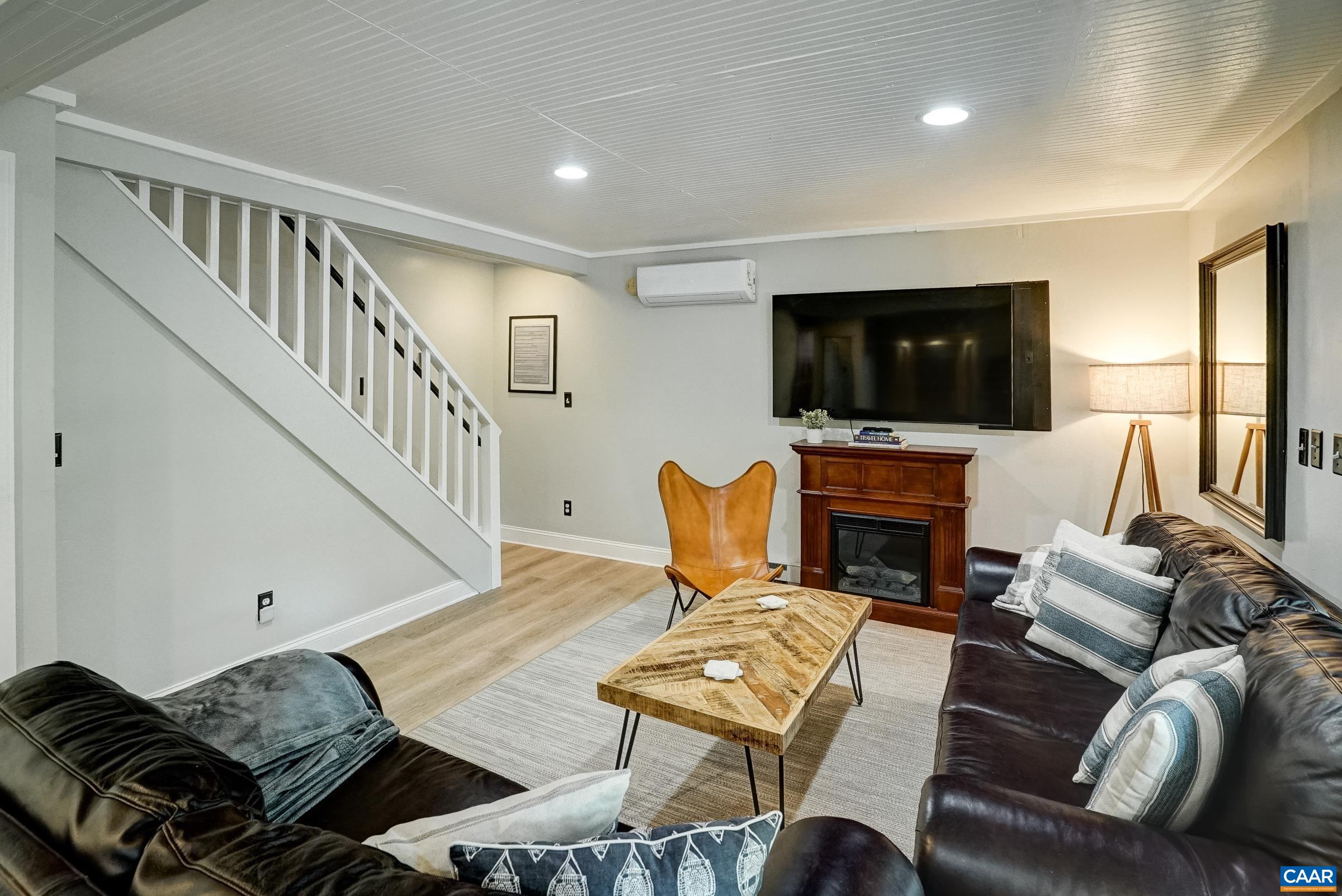 973 LAUREL SPRINGS DR