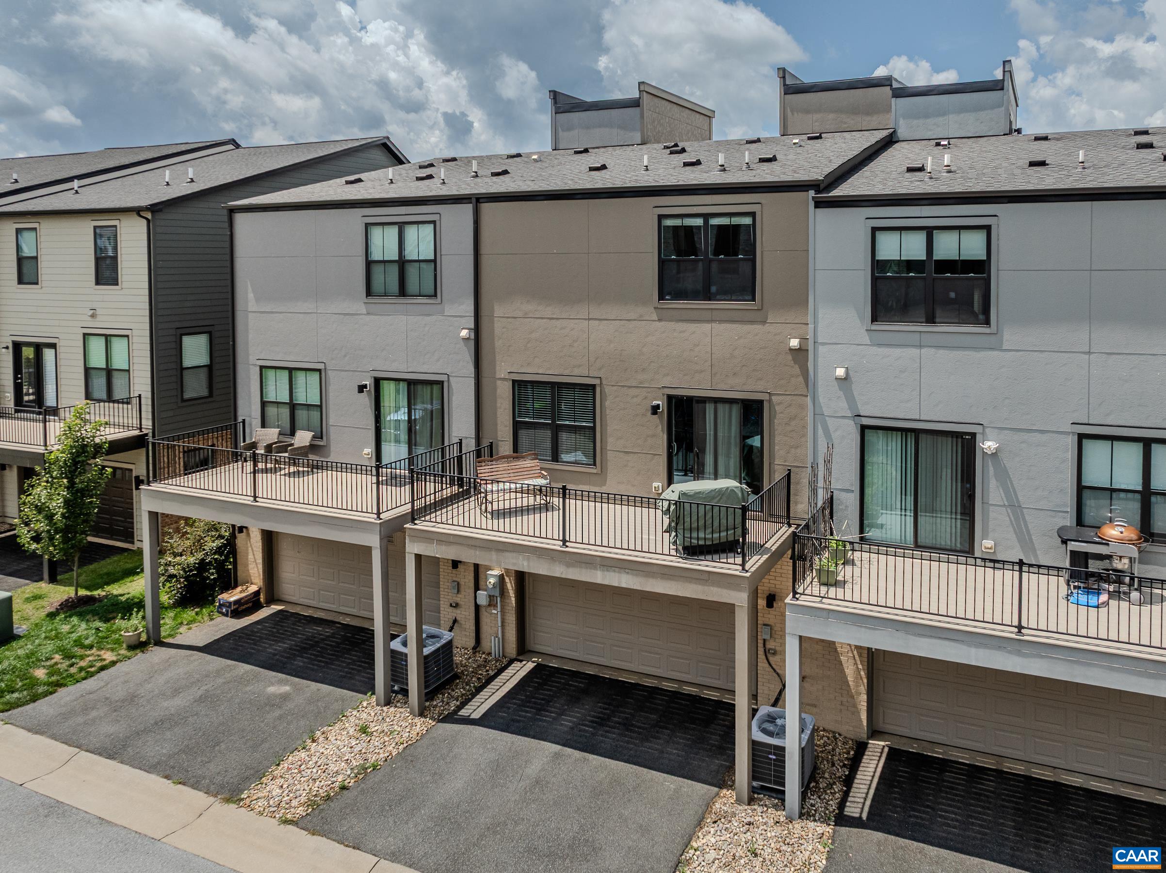 924 ORION LN