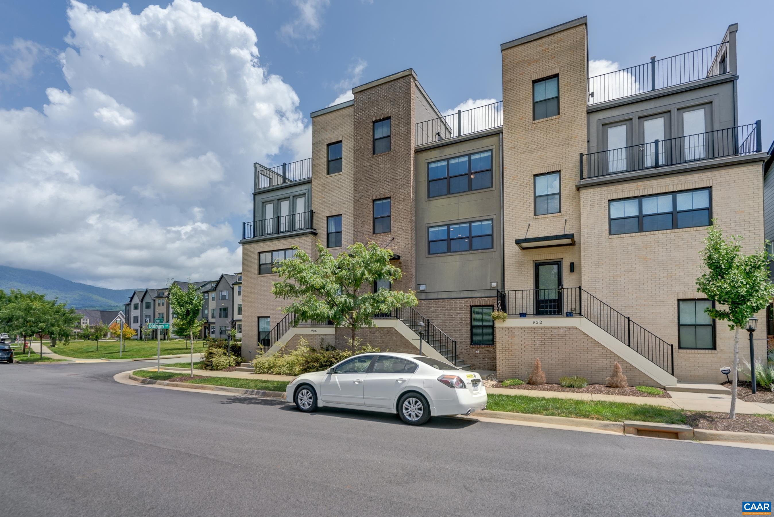 924 ORION LN