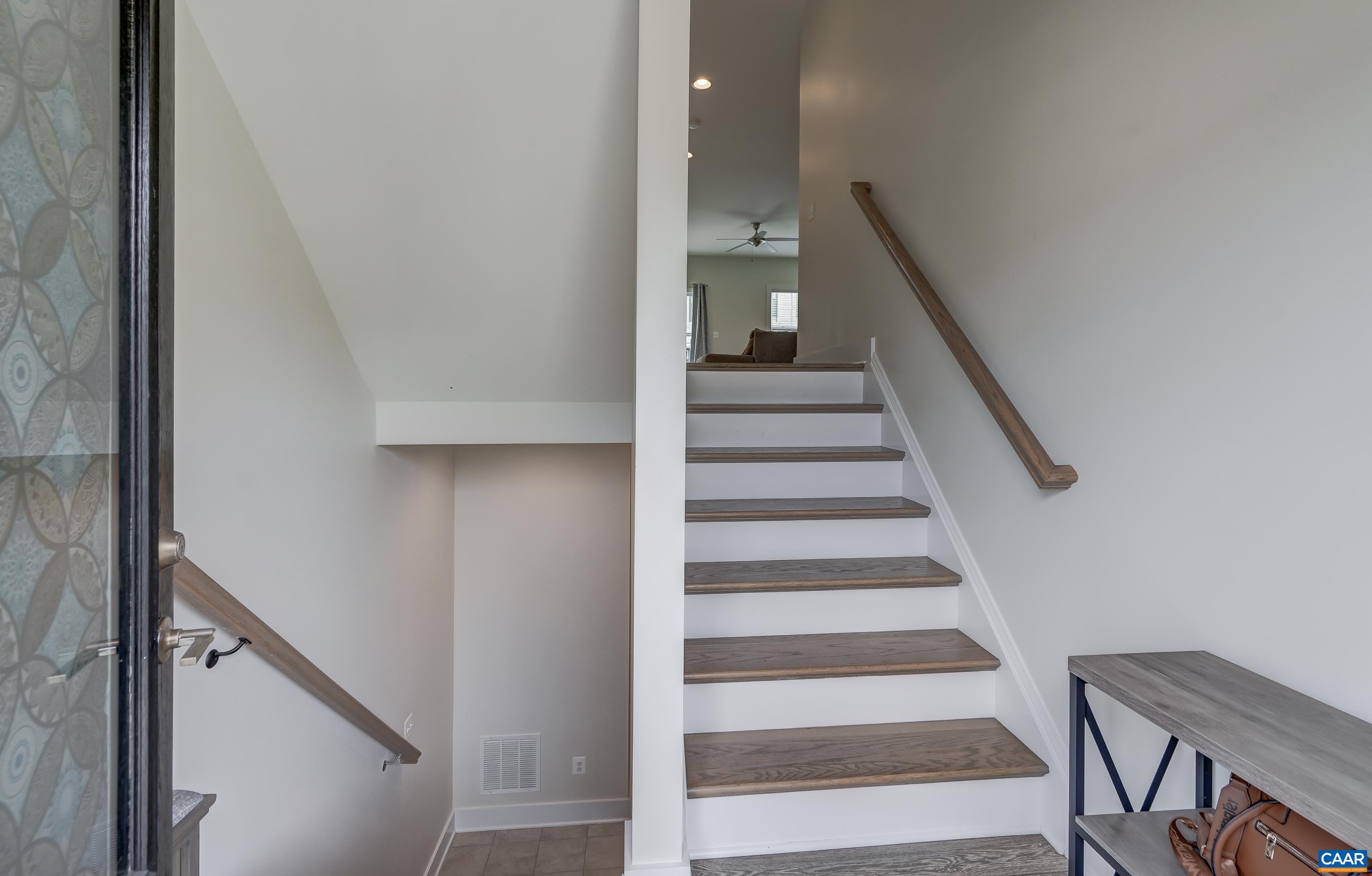 924 ORION LN