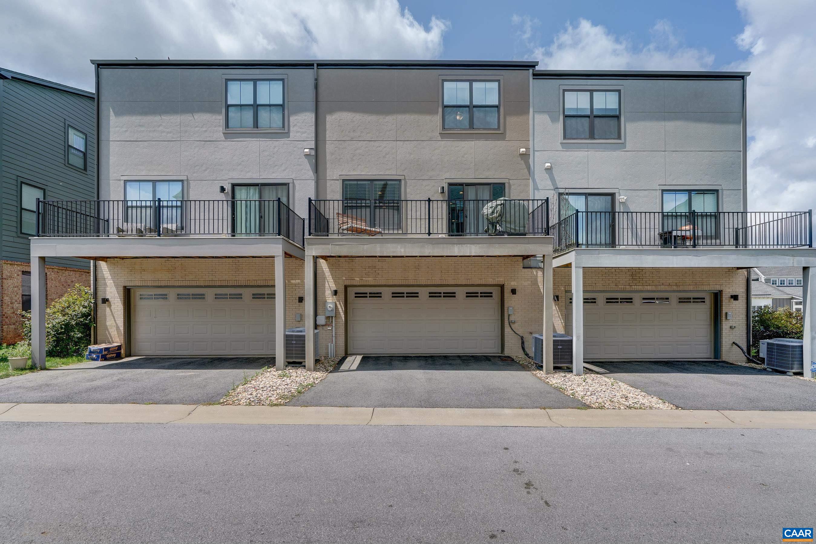 924 ORION LN
