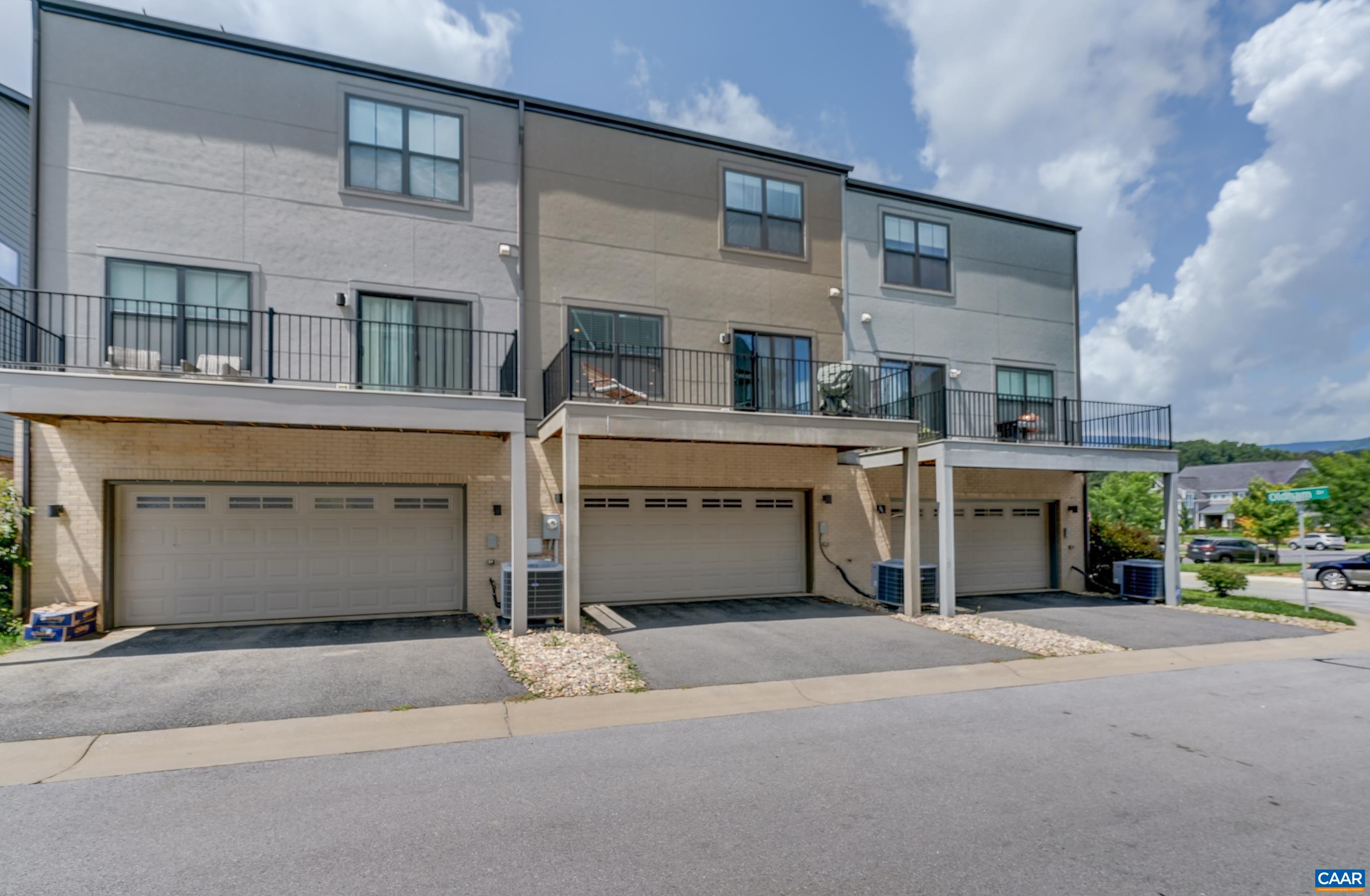 924 ORION LN