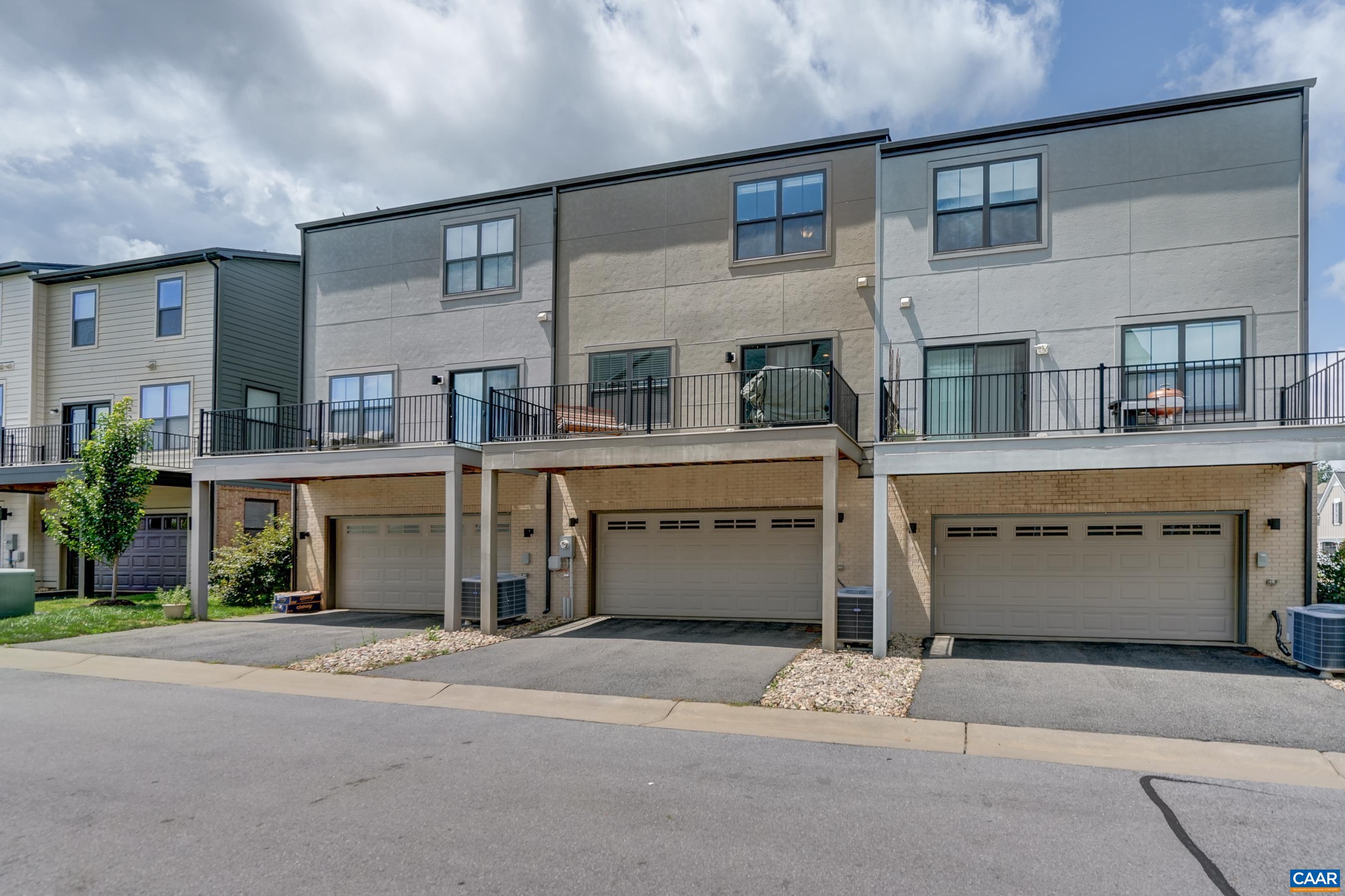 924 ORION LN