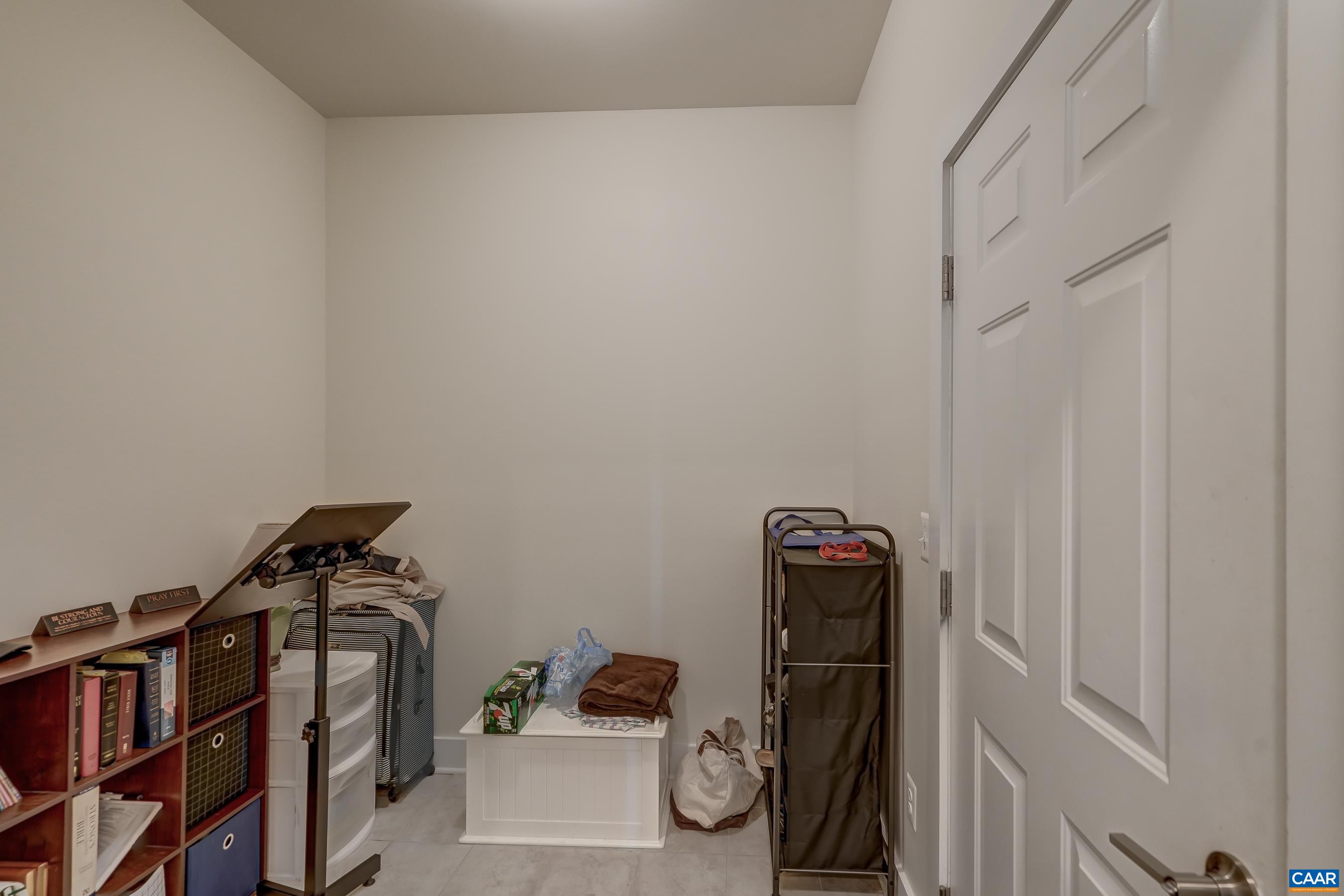 924 ORION LN