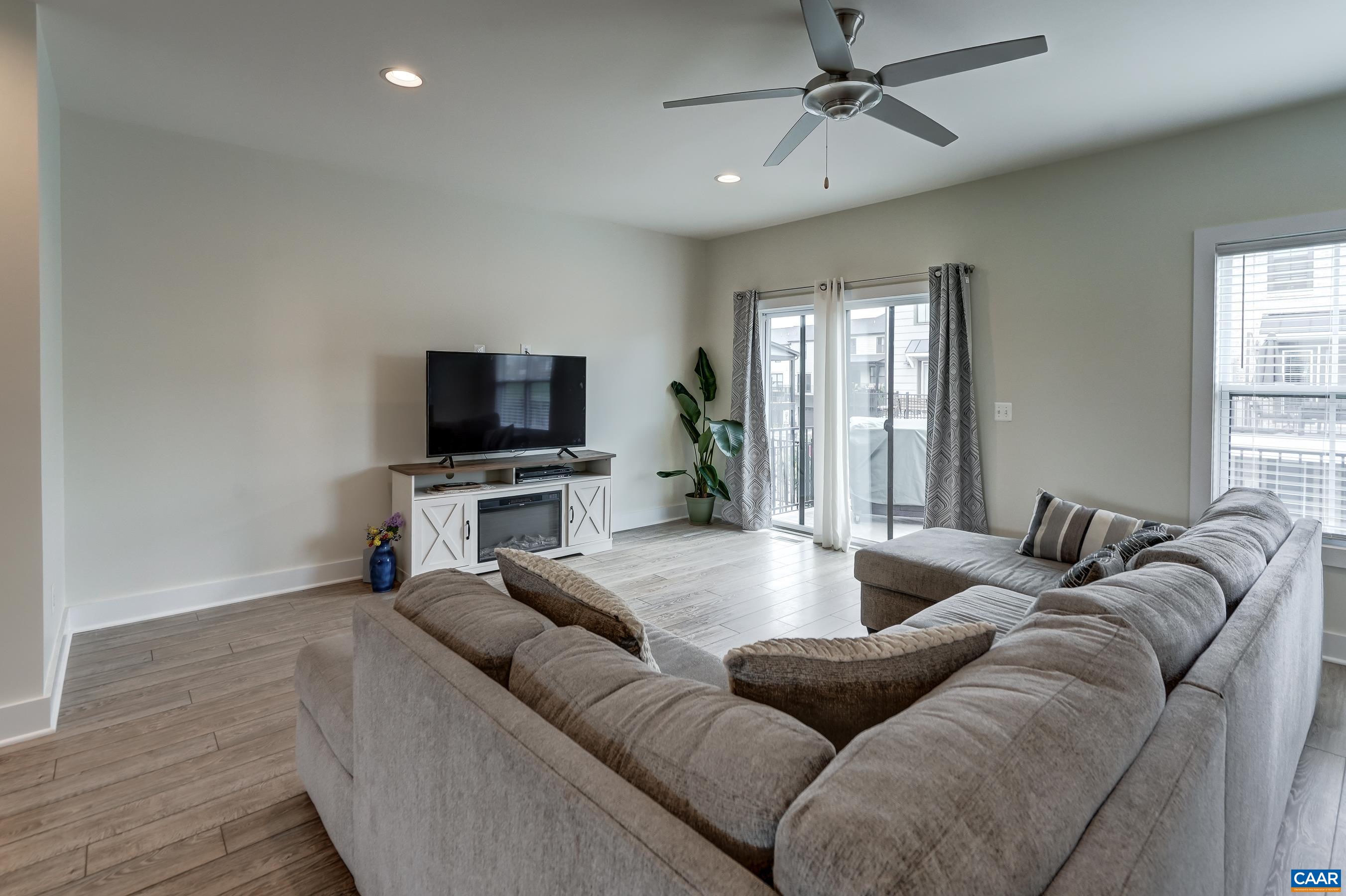 924 ORION LN