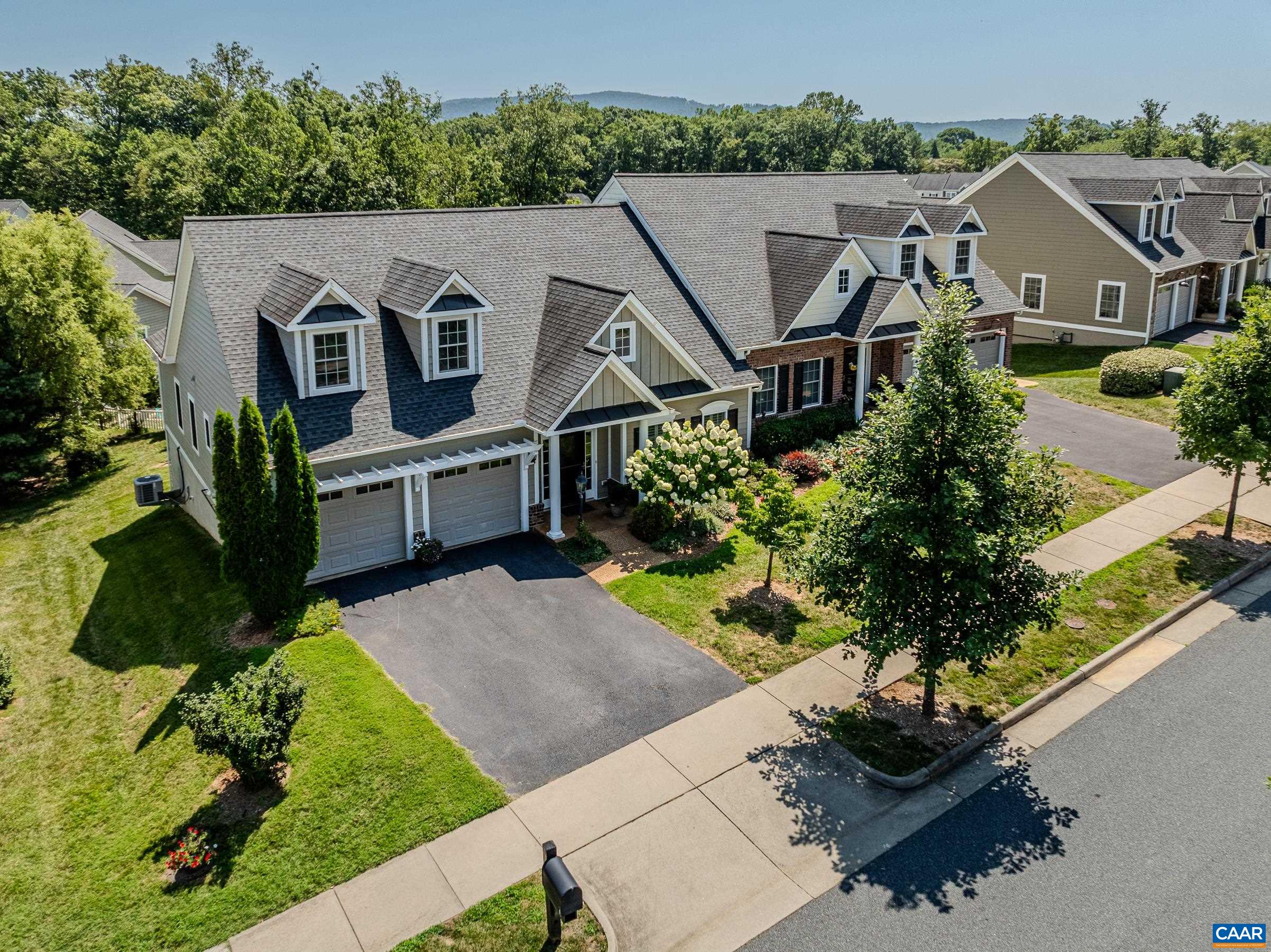 1608 SAWGRASS CT