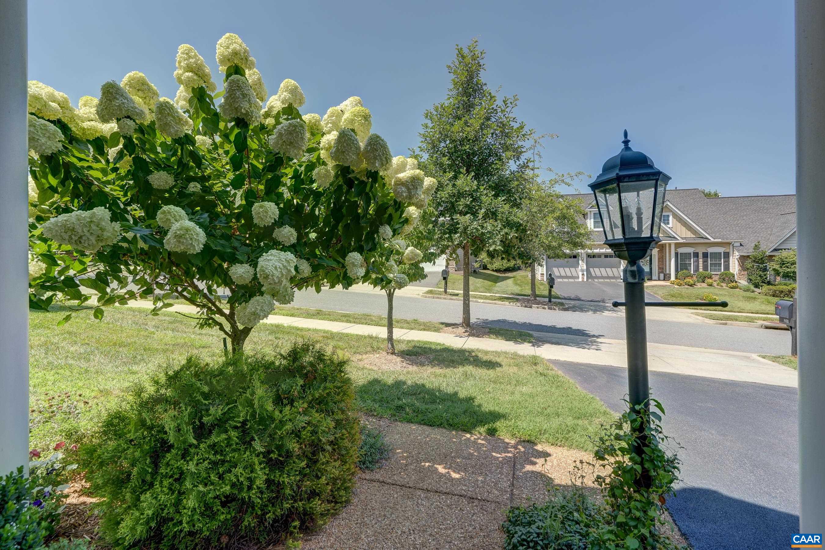 1608 SAWGRASS CT