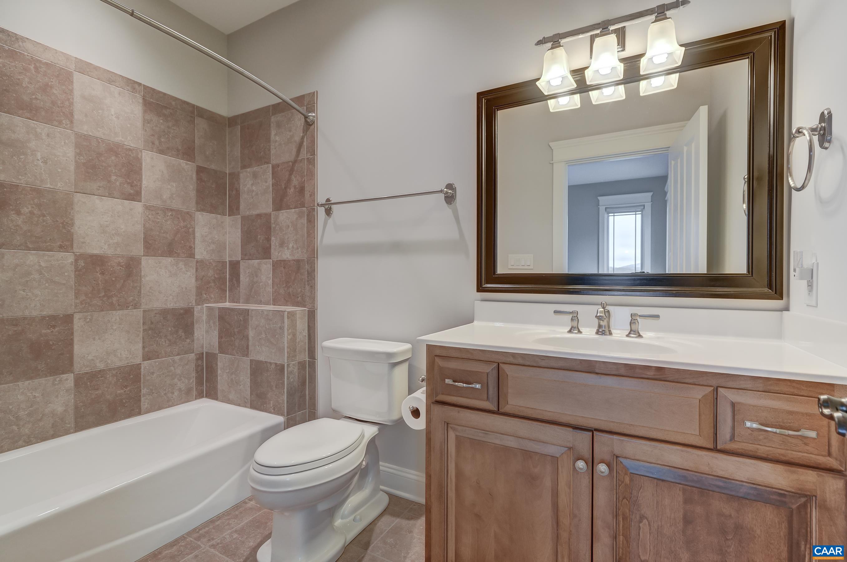 1477 KINROSS LN