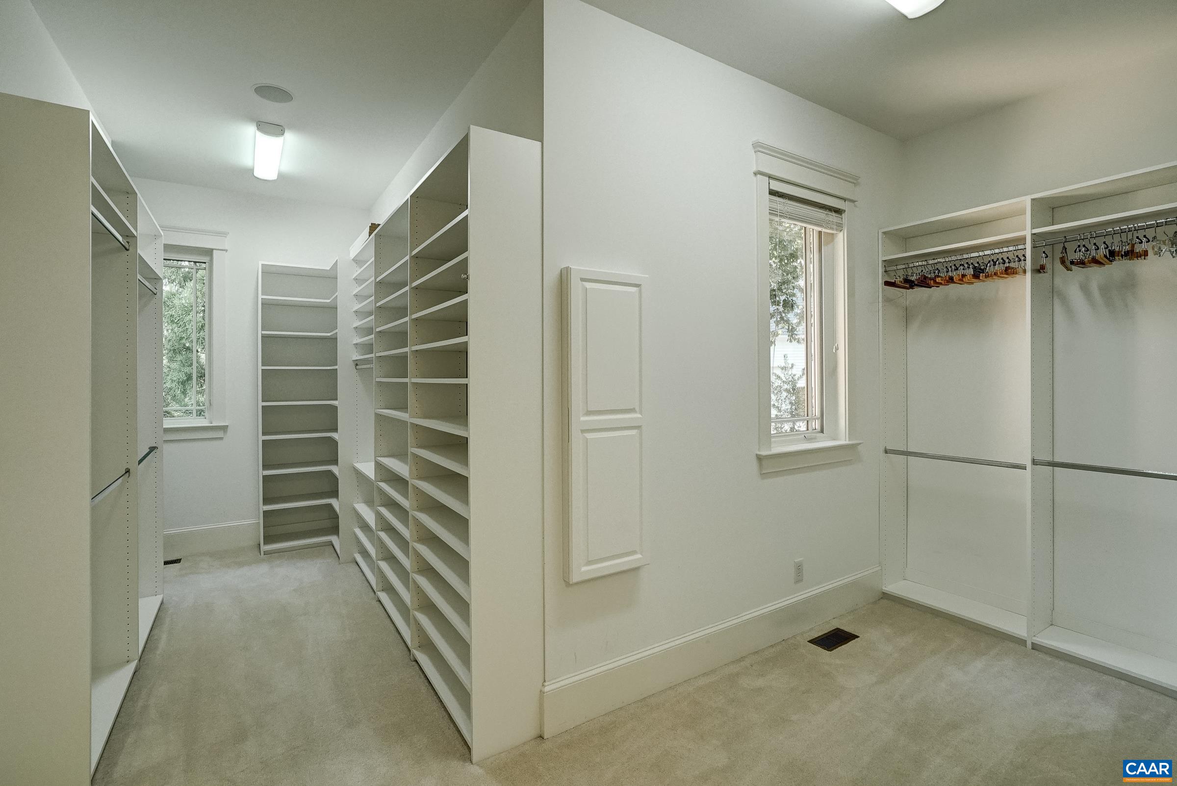 1477 KINROSS LN