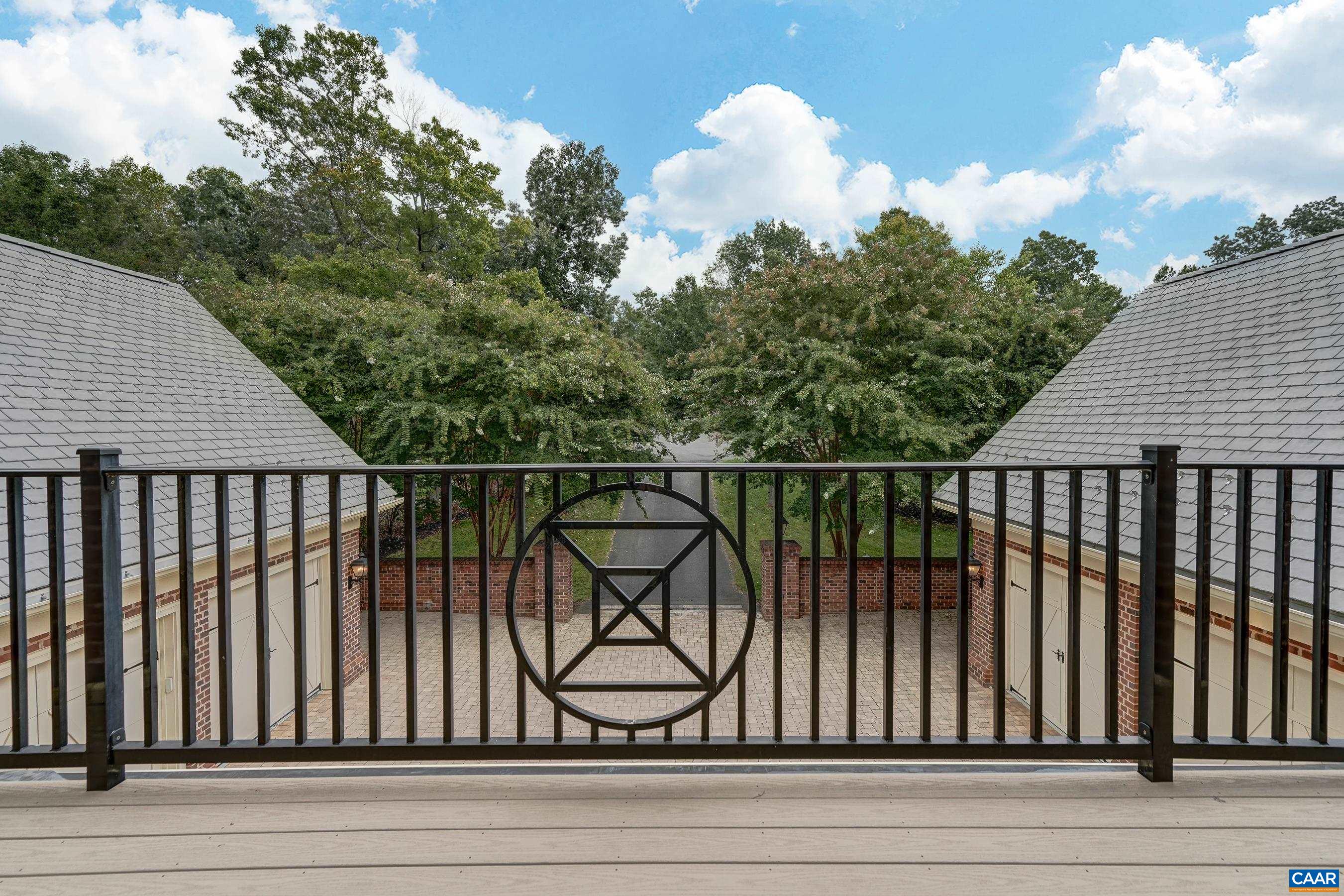 1477 KINROSS LN