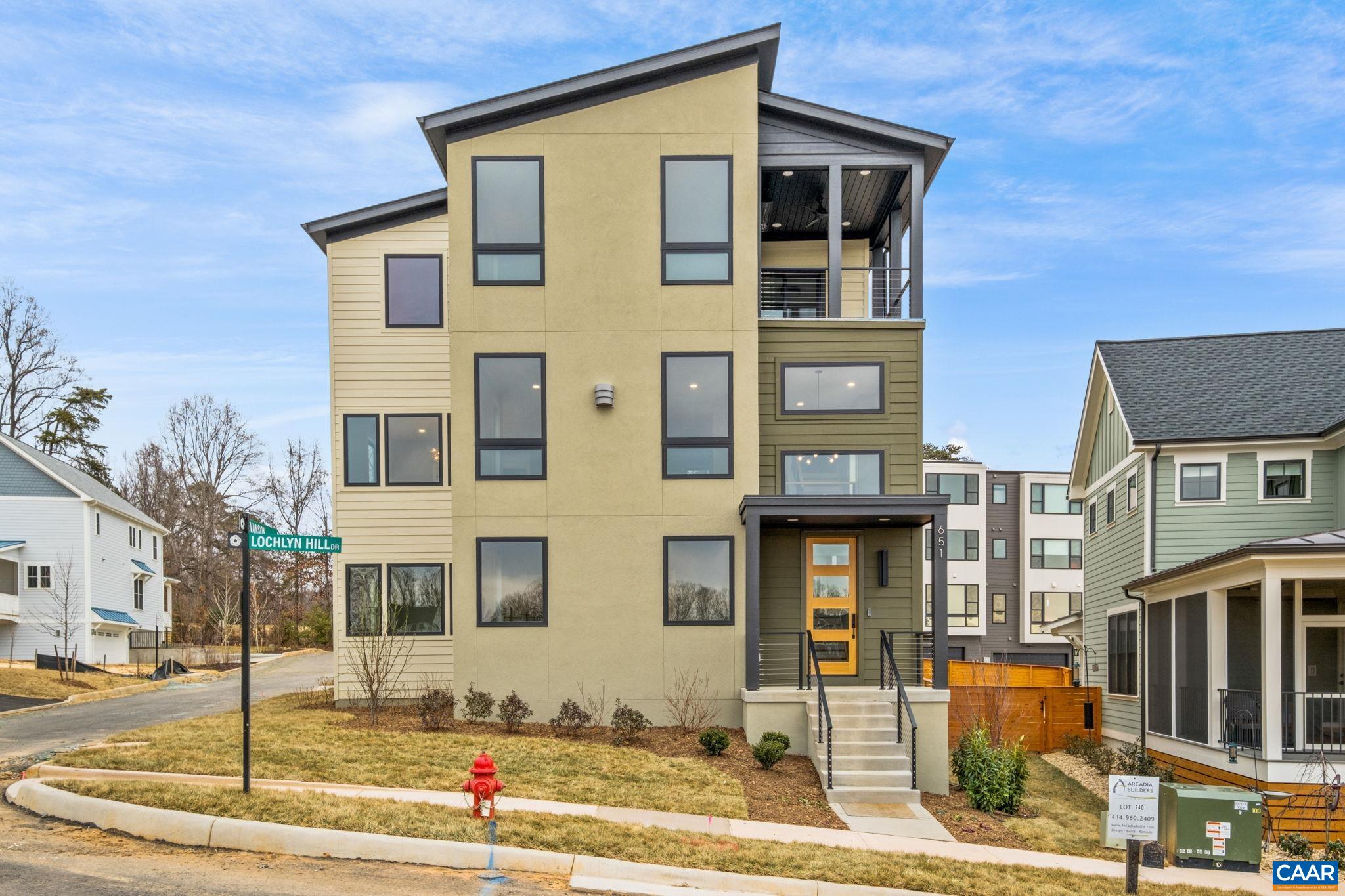 651 LOCHLYN HILL DR