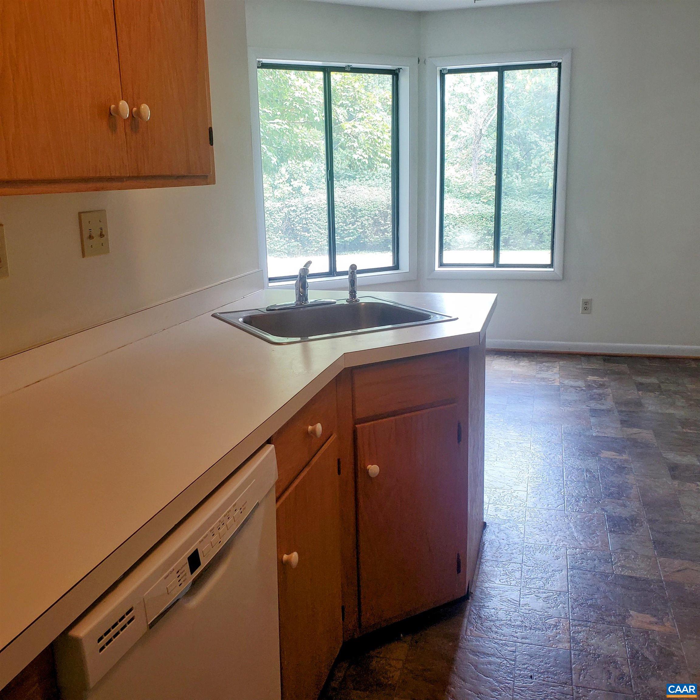 1217 CHATHAM RDG