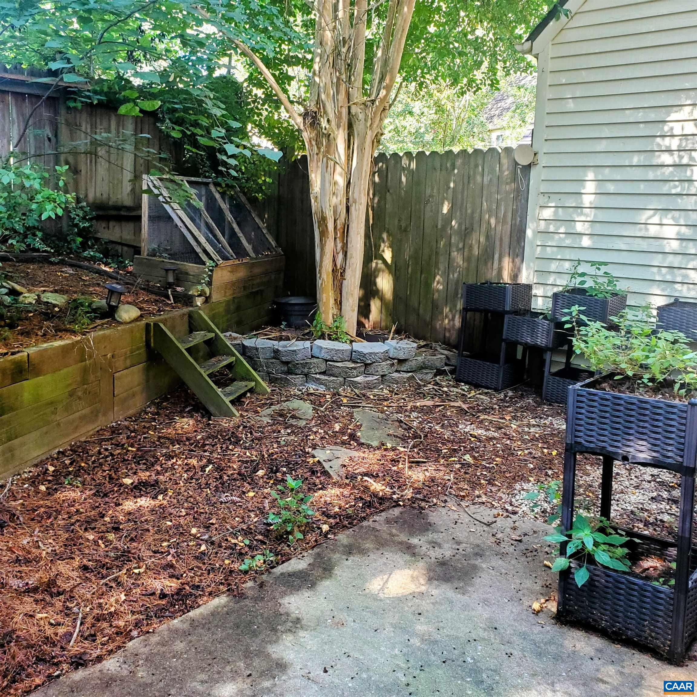 1217 CHATHAM RDG