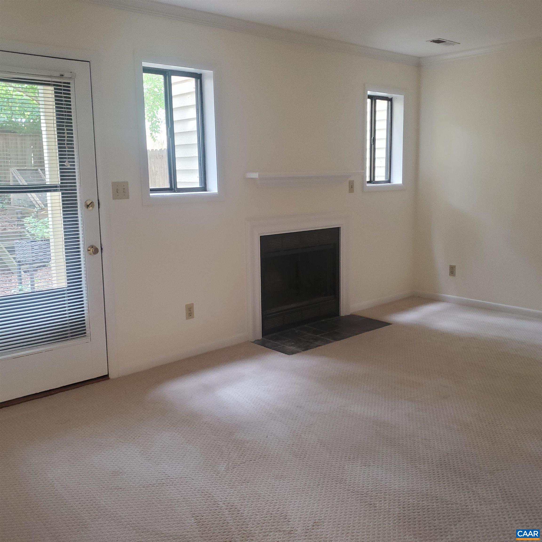 1217 CHATHAM RDG