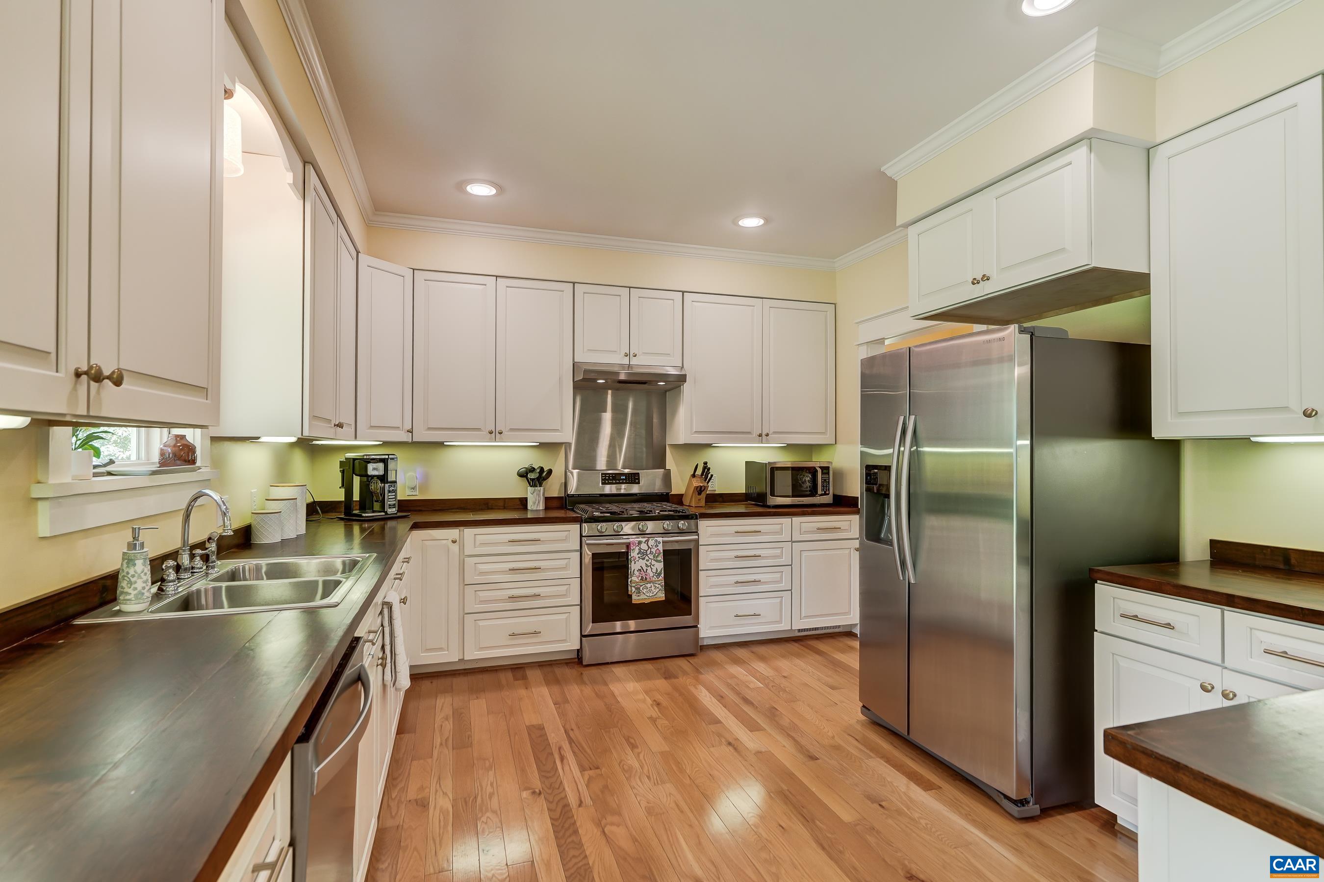 140 LYNX FARM LN
