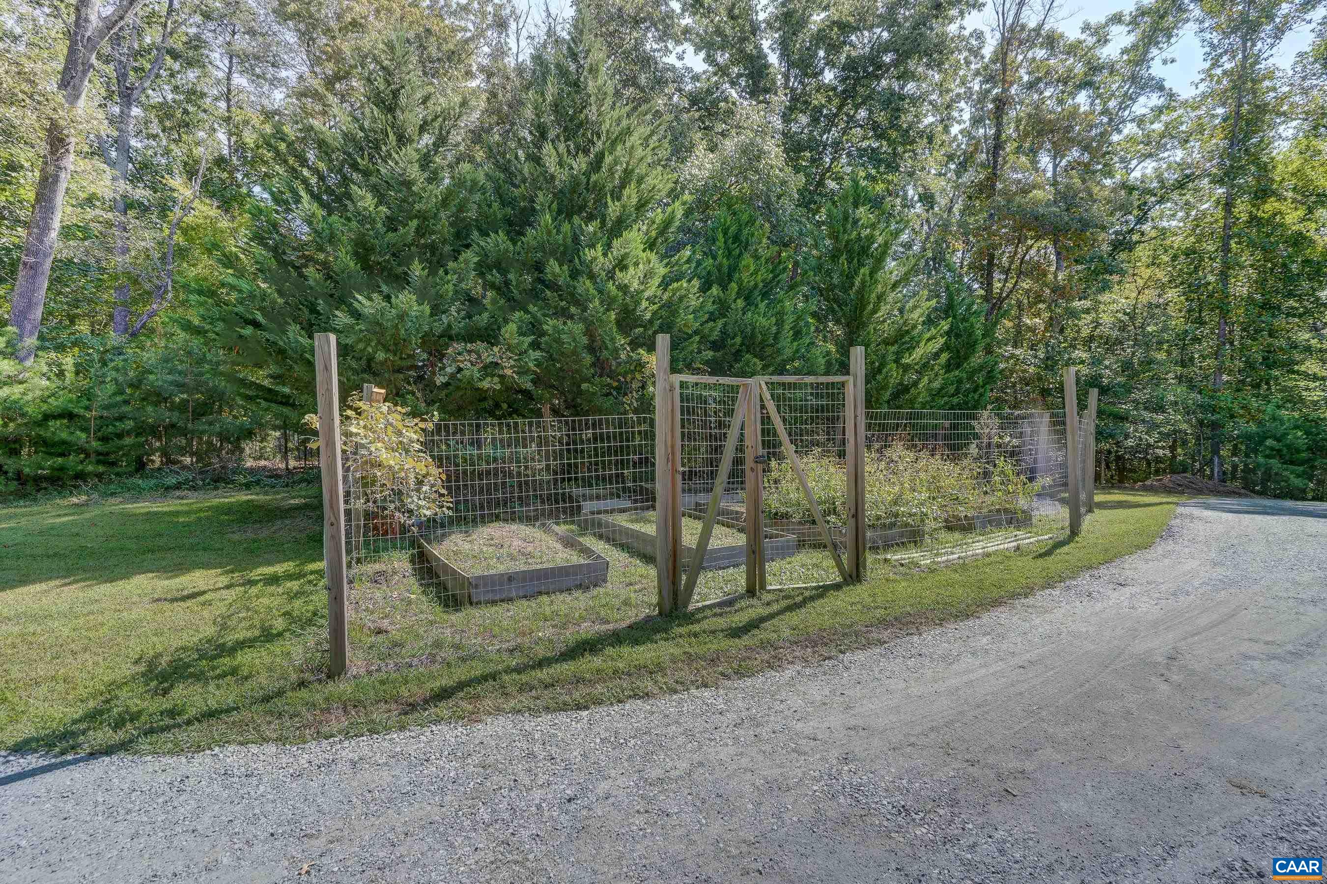 140 LYNX FARM LN