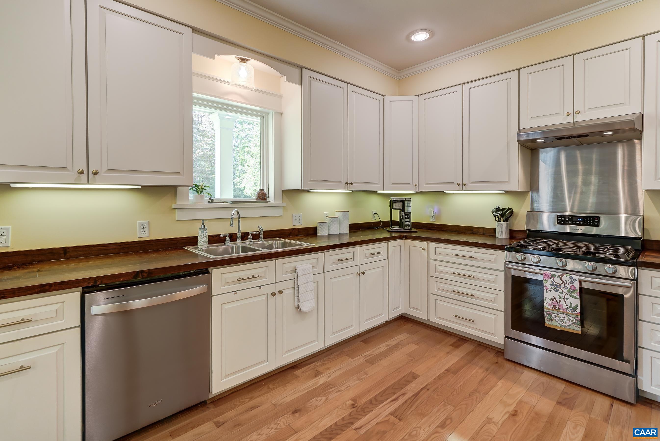 140 LYNX FARM LN