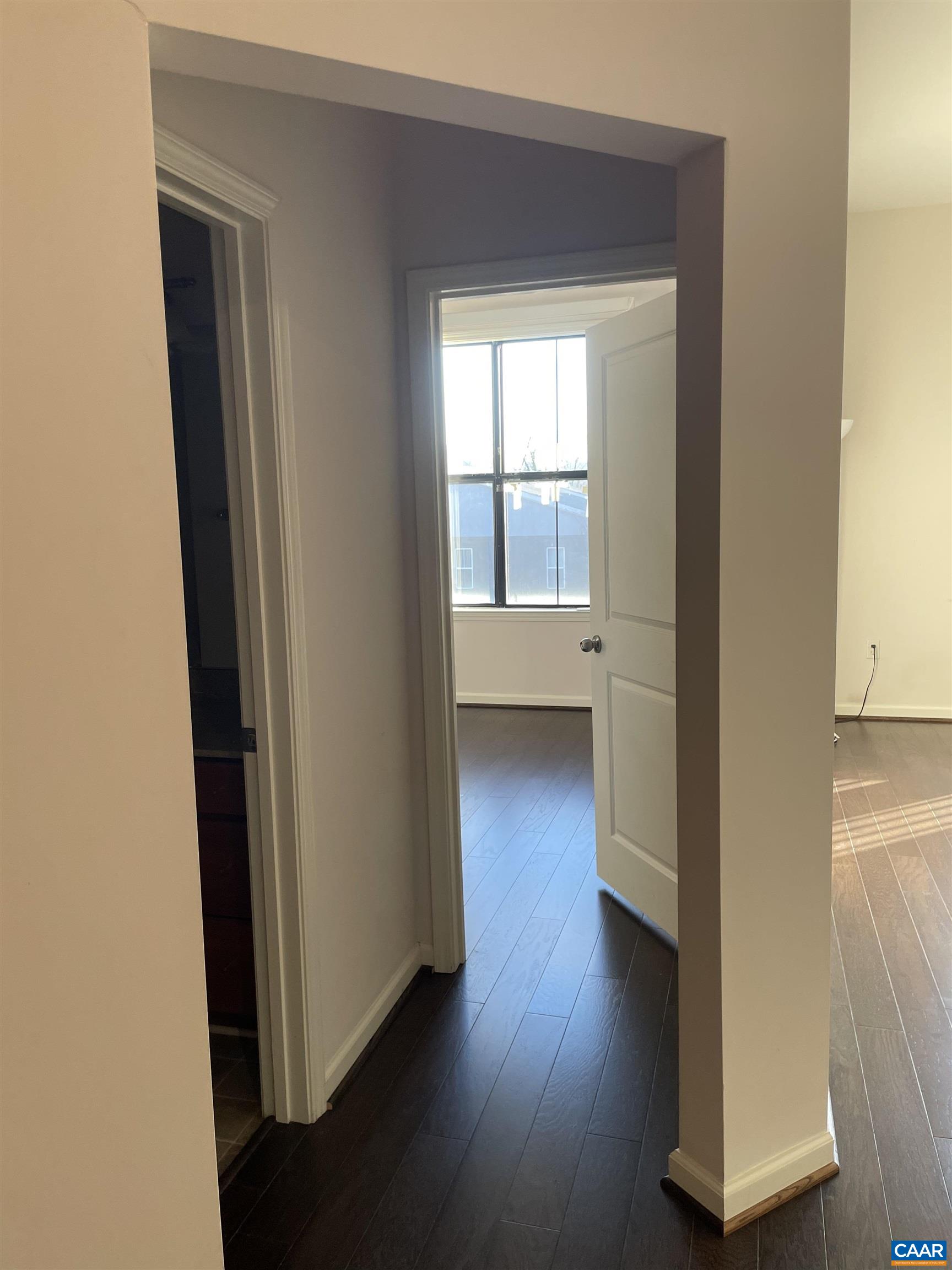 735 WALKER SQ Unit: 4a