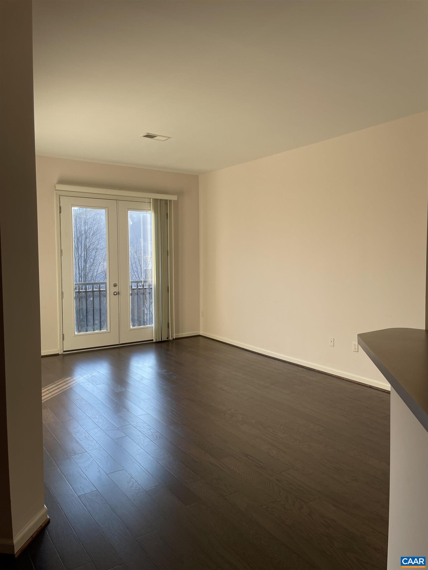 735 WALKER SQ Unit: 4a