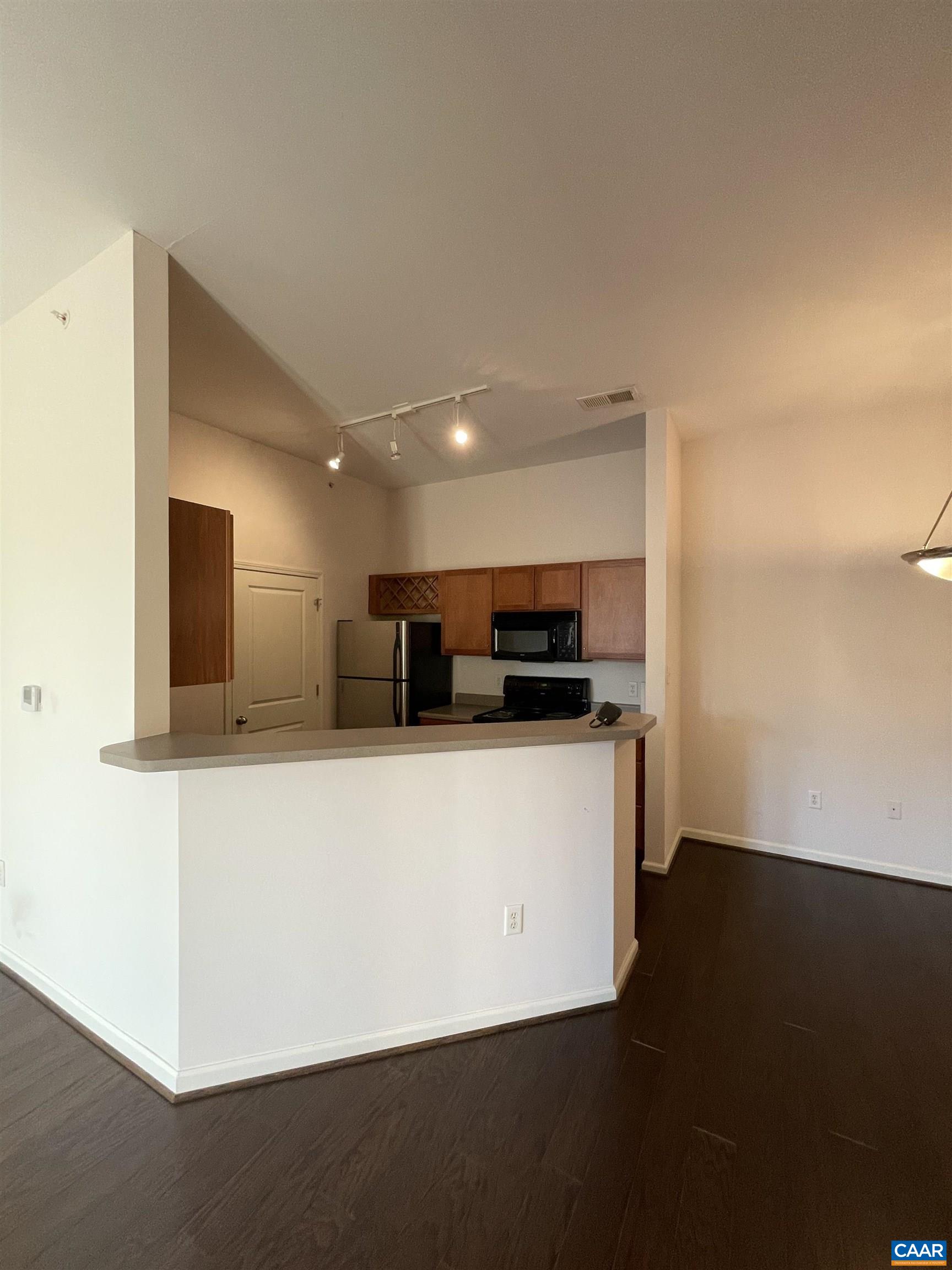 735 WALKER SQ Unit: 4a