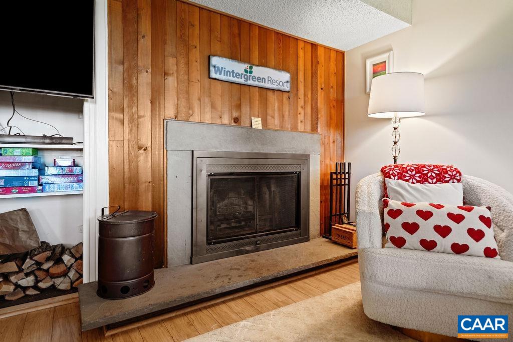 108 EAGLES CT CONDOS