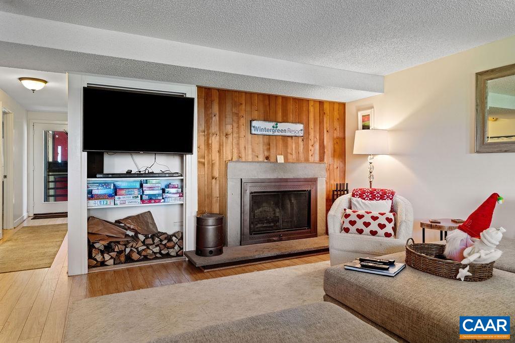 108 EAGLES CT CONDOS