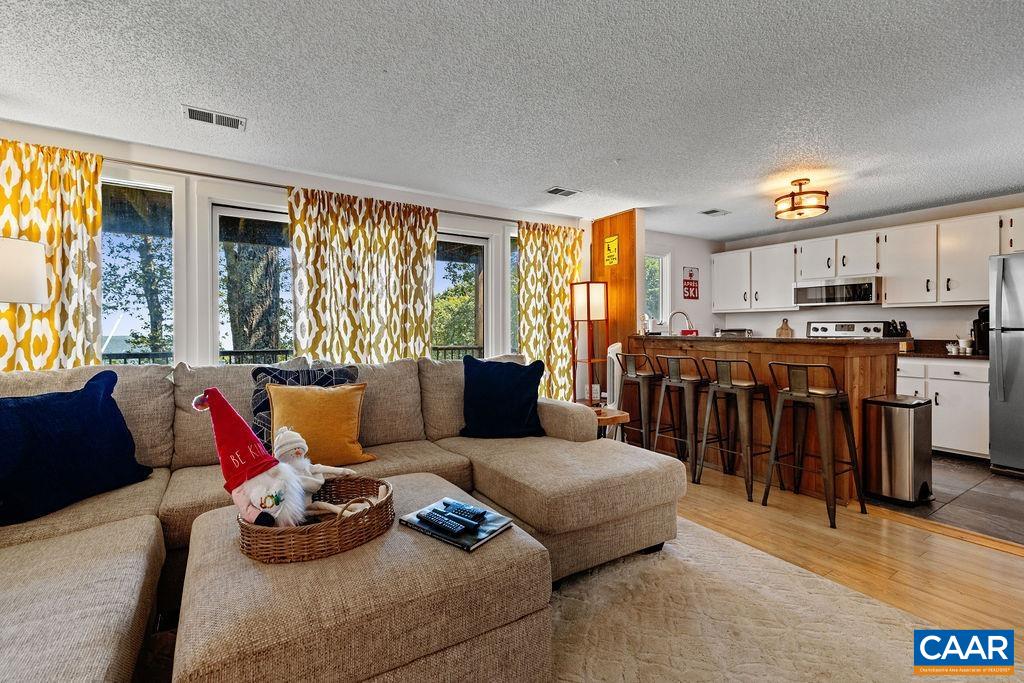 108 EAGLES CT CONDOS